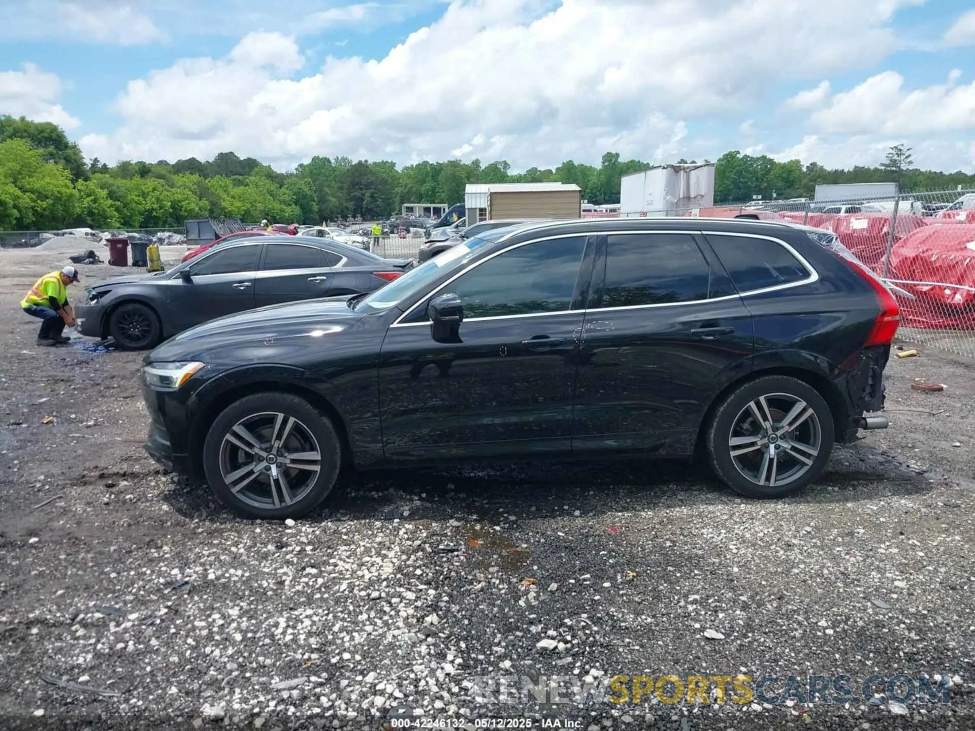 15 fotografías del automóvil dañado YV4102DK4M1818887 VOLVO XC60 2021