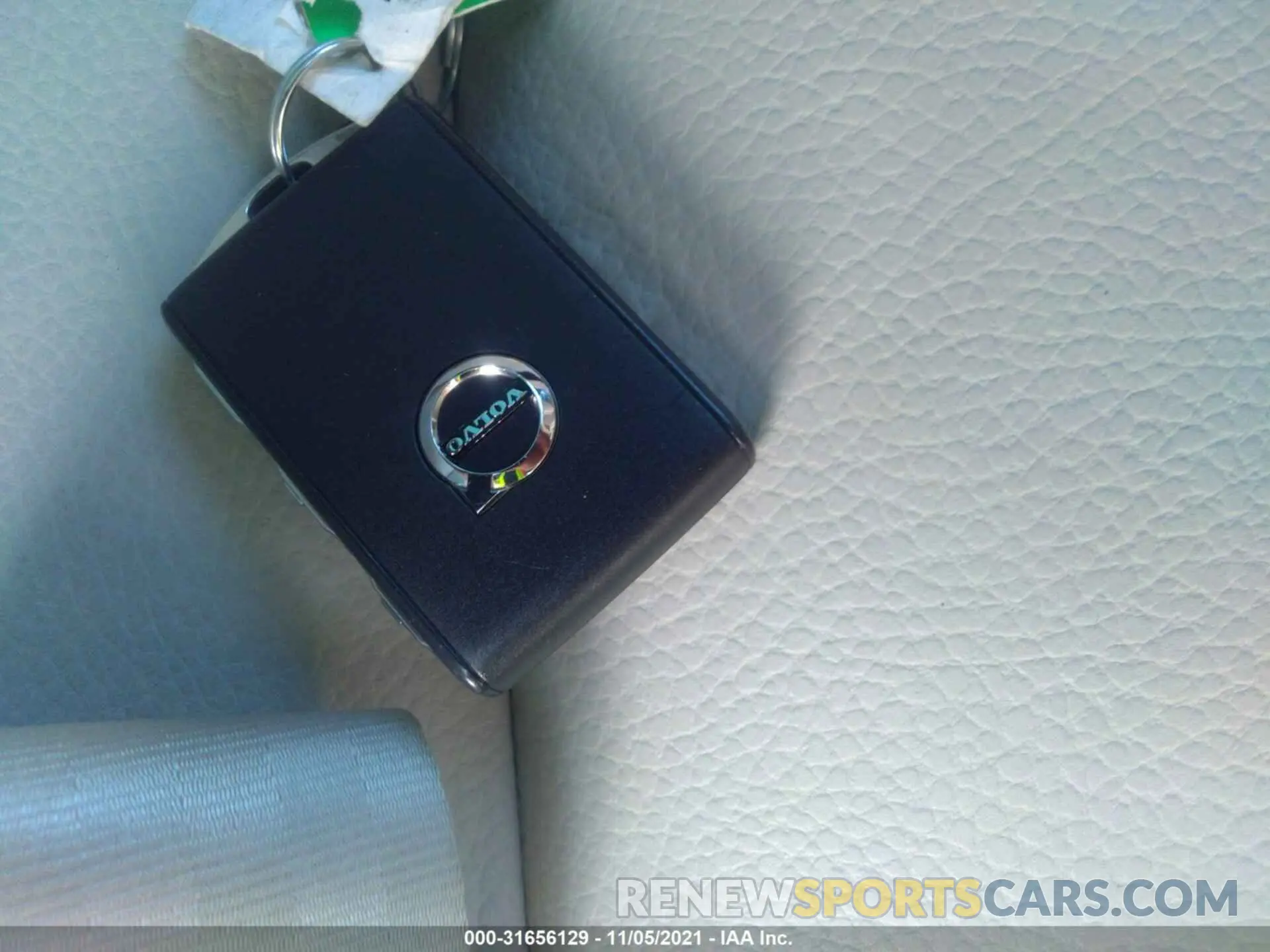 11 fotografías del automóvil dañado YV4102DK6M1809480 VOLVO XC60 2021