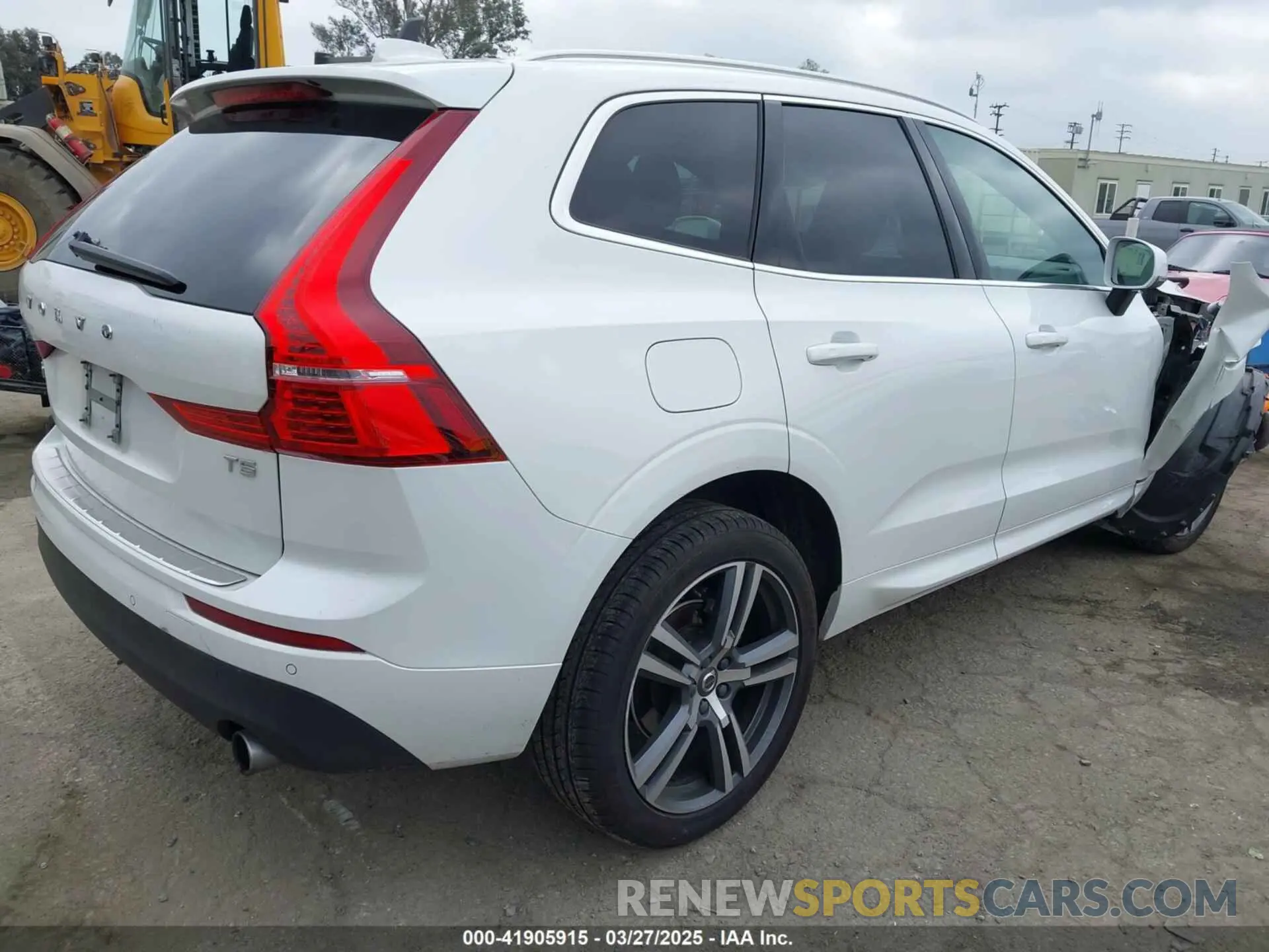 4 fotografías del automóvil dañado YV4102DK6M1828353 VOLVO XC60 2021