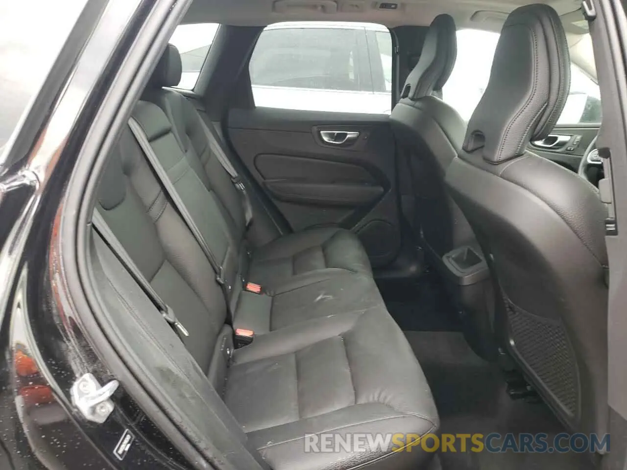 6 fotografías del automóvil dañado YV4102DK7M1829429 VOLVO XC60 2021