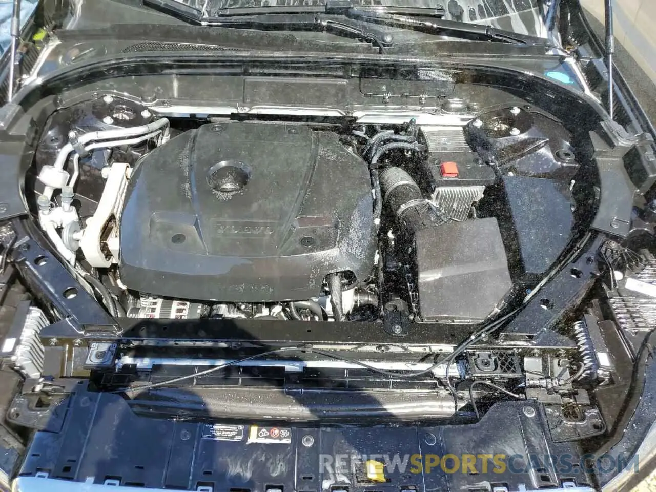 7 fotografías del automóvil dañado YV4102DK7M1829429 VOLVO XC60 2021