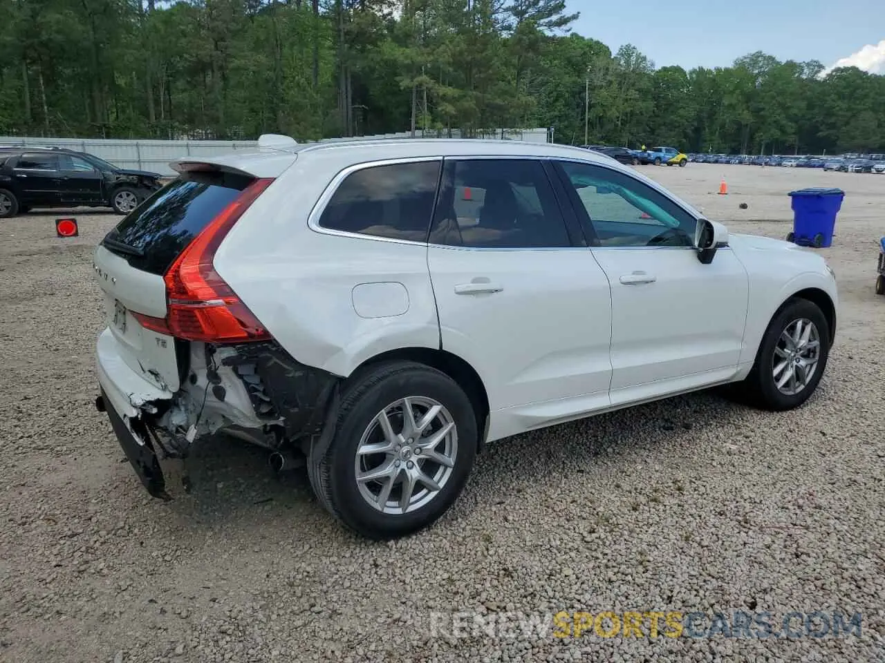 3 fotografías del automóvil dañado YV4102DK9M1770335 VOLVO XC60 2021