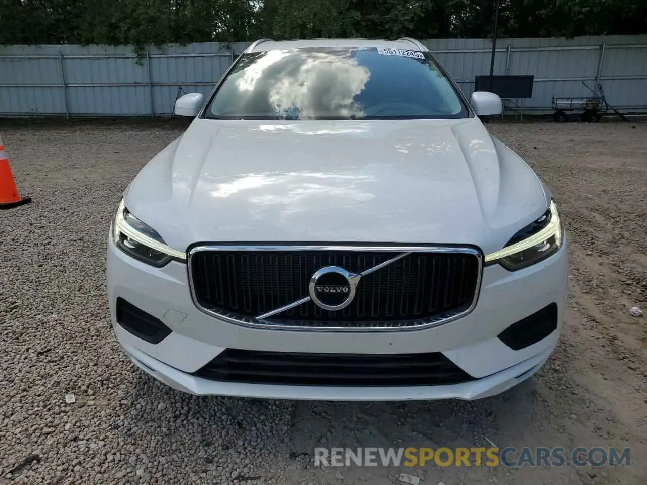 5 fotografías del automóvil dañado YV4102DK9M1770335 VOLVO XC60 2021