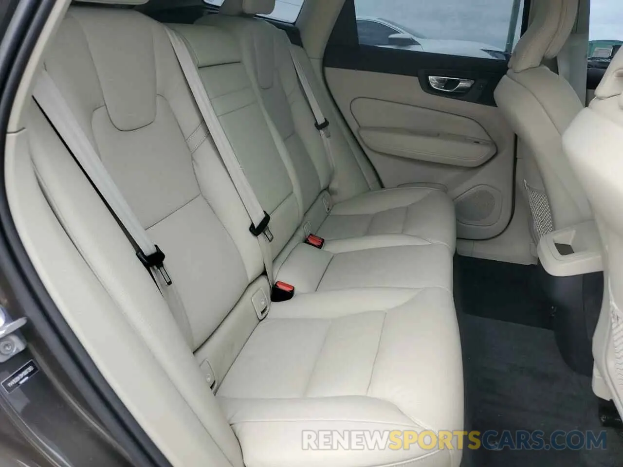 11 fotografías del automóvil dañado YV4102DK9M1887283 VOLVO XC60 2021