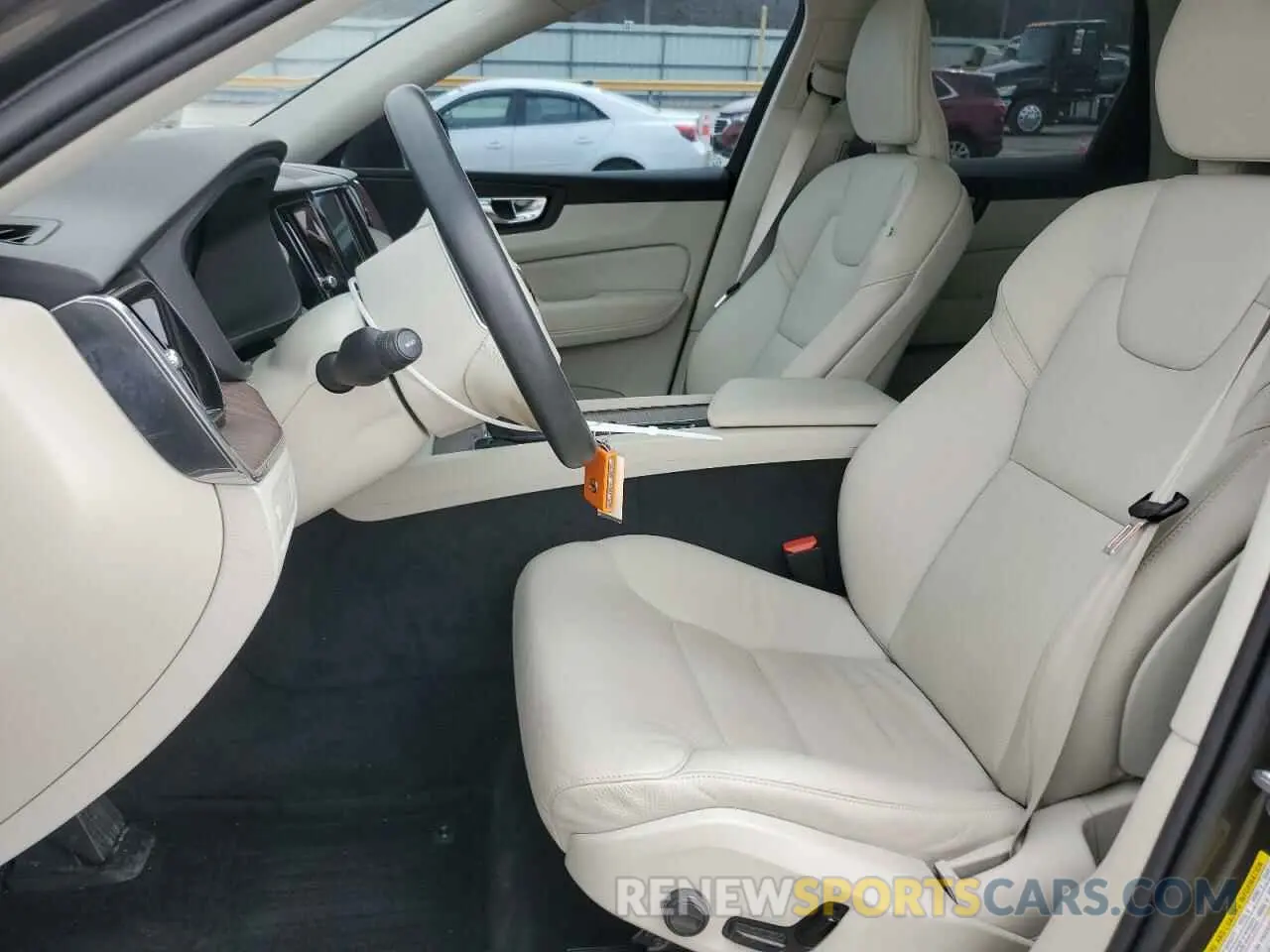 7 fotografías del automóvil dañado YV4102DK9M1887283 VOLVO XC60 2021