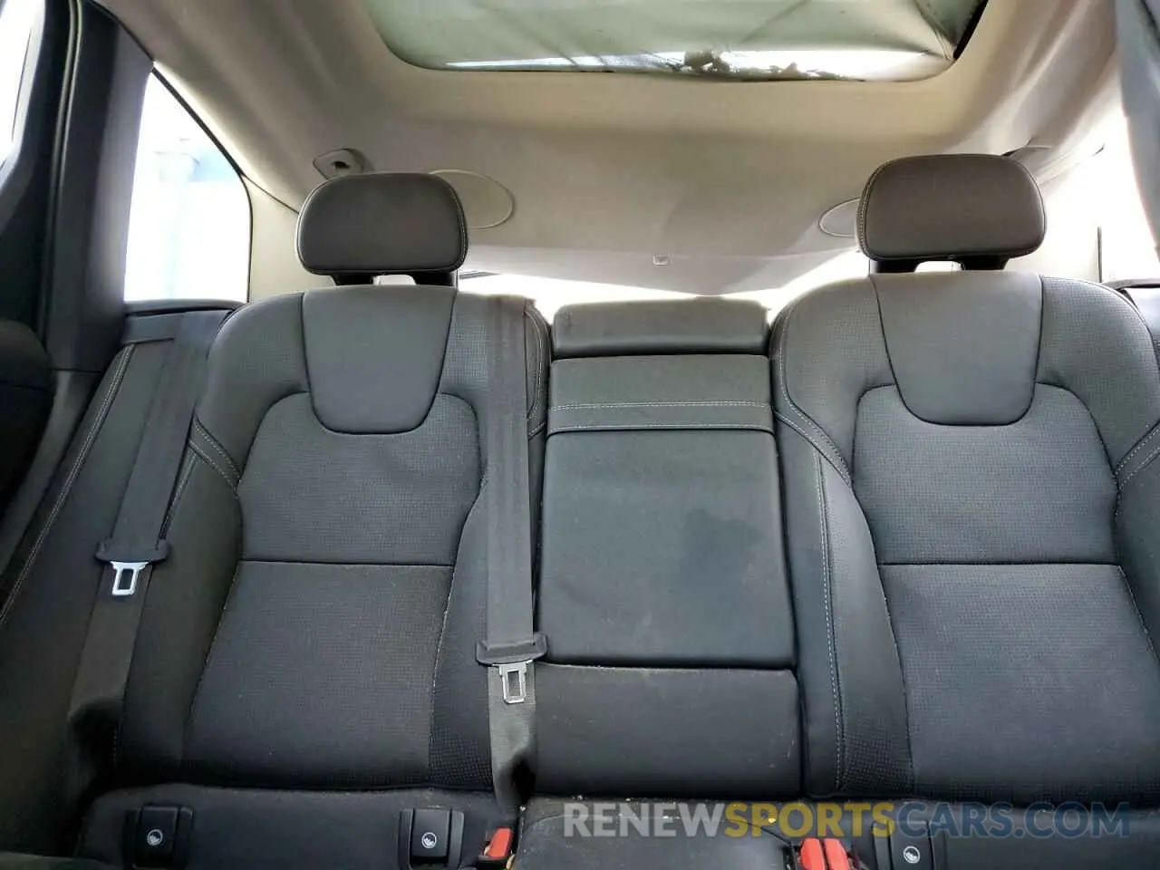 10 fotografías del automóvil dañado YV4102DL0M1676823 VOLVO XC60 2021