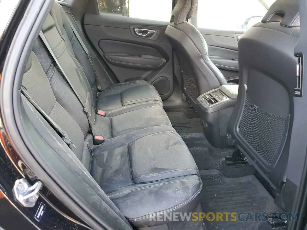11 fotografías del automóvil dañado YV4102DL0M1676823 VOLVO XC60 2021