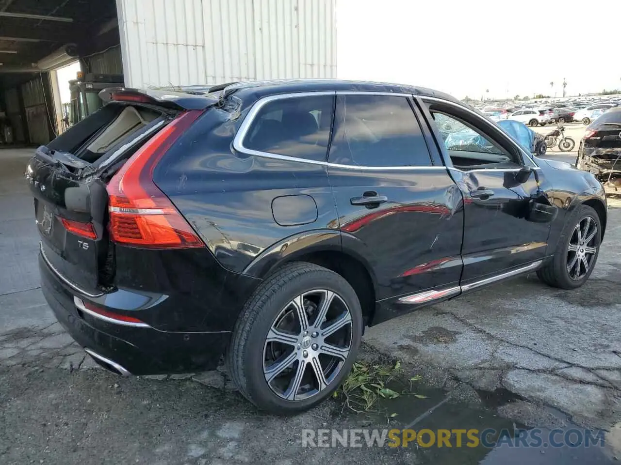 3 fotografías del automóvil dañado YV4102DL0M1676823 VOLVO XC60 2021