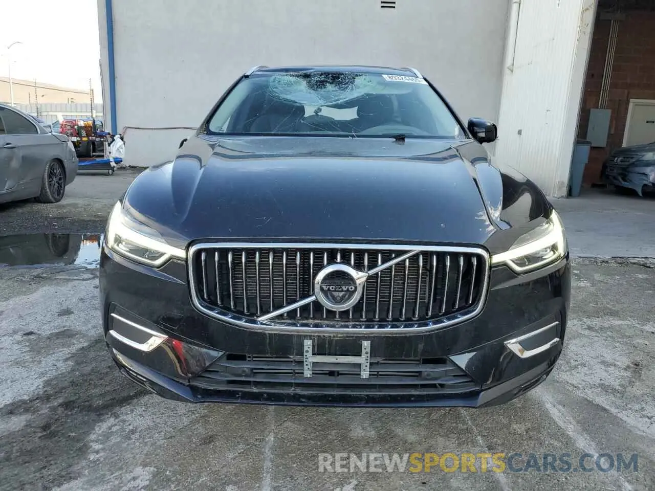 5 fotografías del automóvil dañado YV4102DL0M1676823 VOLVO XC60 2021