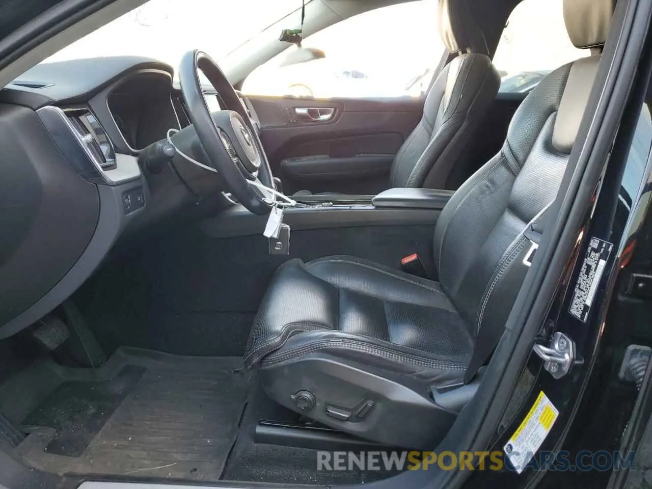 7 fotografías del automóvil dañado YV4102DL0M1676823 VOLVO XC60 2021