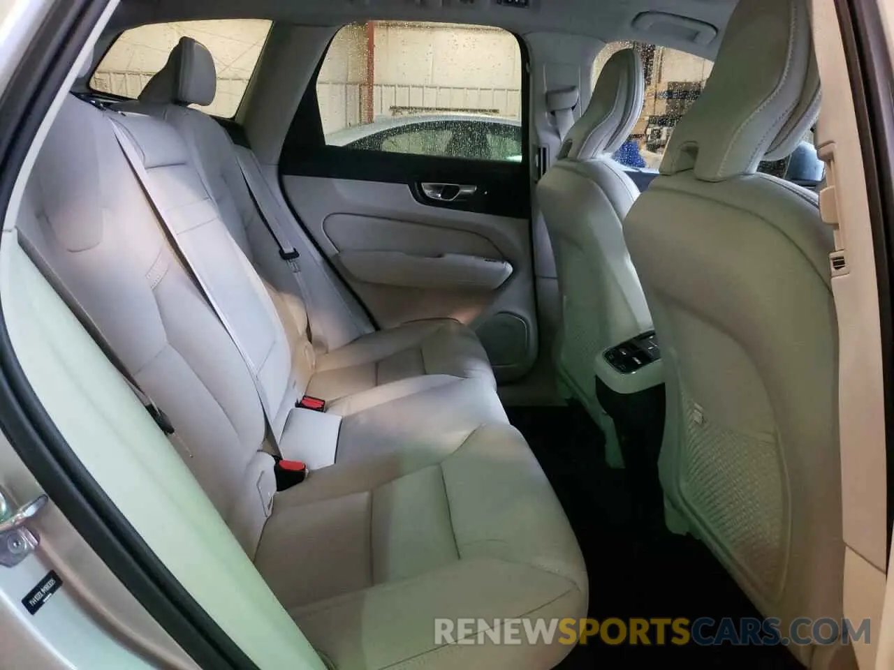 11 fotografías del automóvil dañado YV4102DL1M1883026 VOLVO XC60 2021