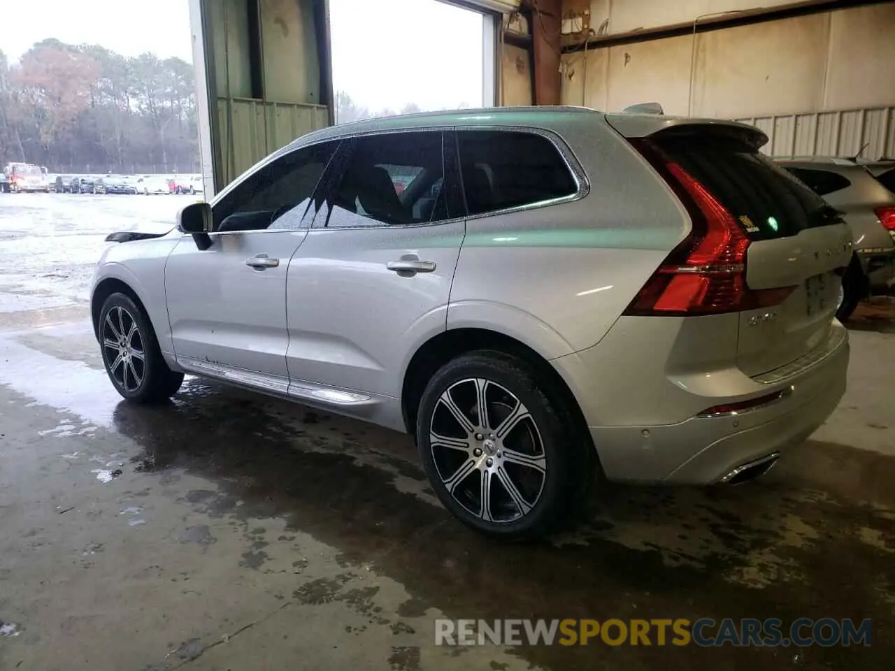 2 fotografías del automóvil dañado YV4102DL1M1883026 VOLVO XC60 2021