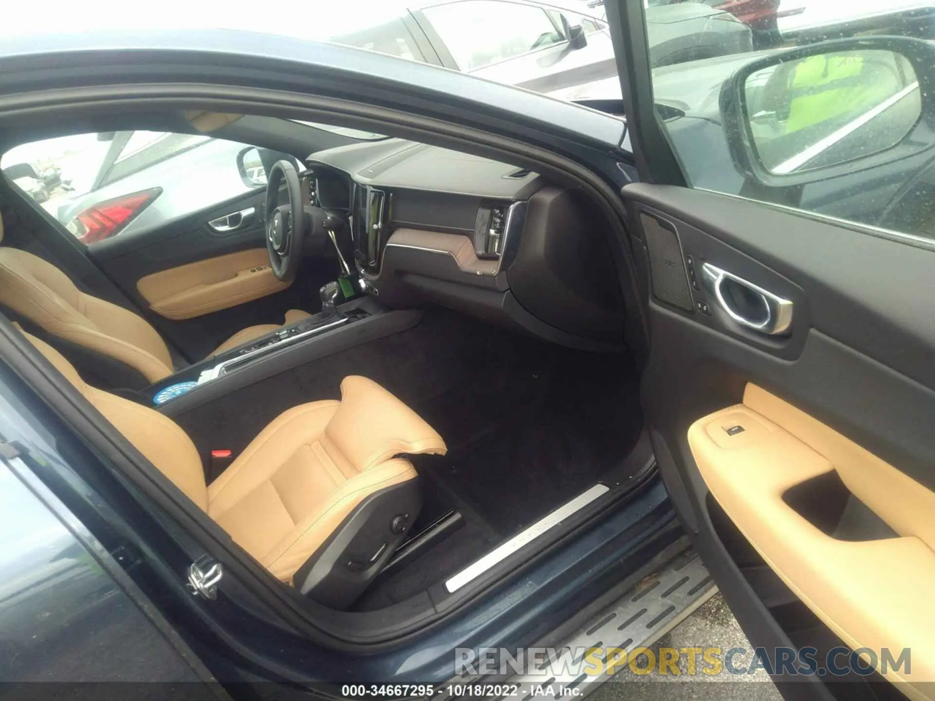 5 fotografías del automóvil dañado YV4102DL4M1877060 VOLVO XC60 2021