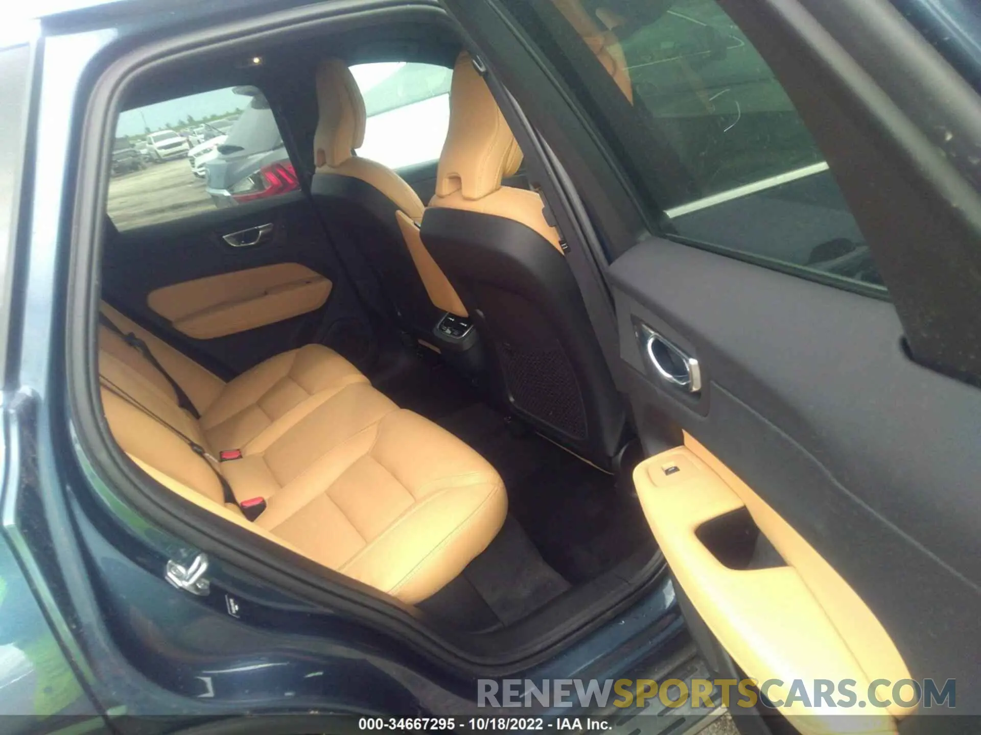 8 fotografías del automóvil dañado YV4102DL4M1877060 VOLVO XC60 2021