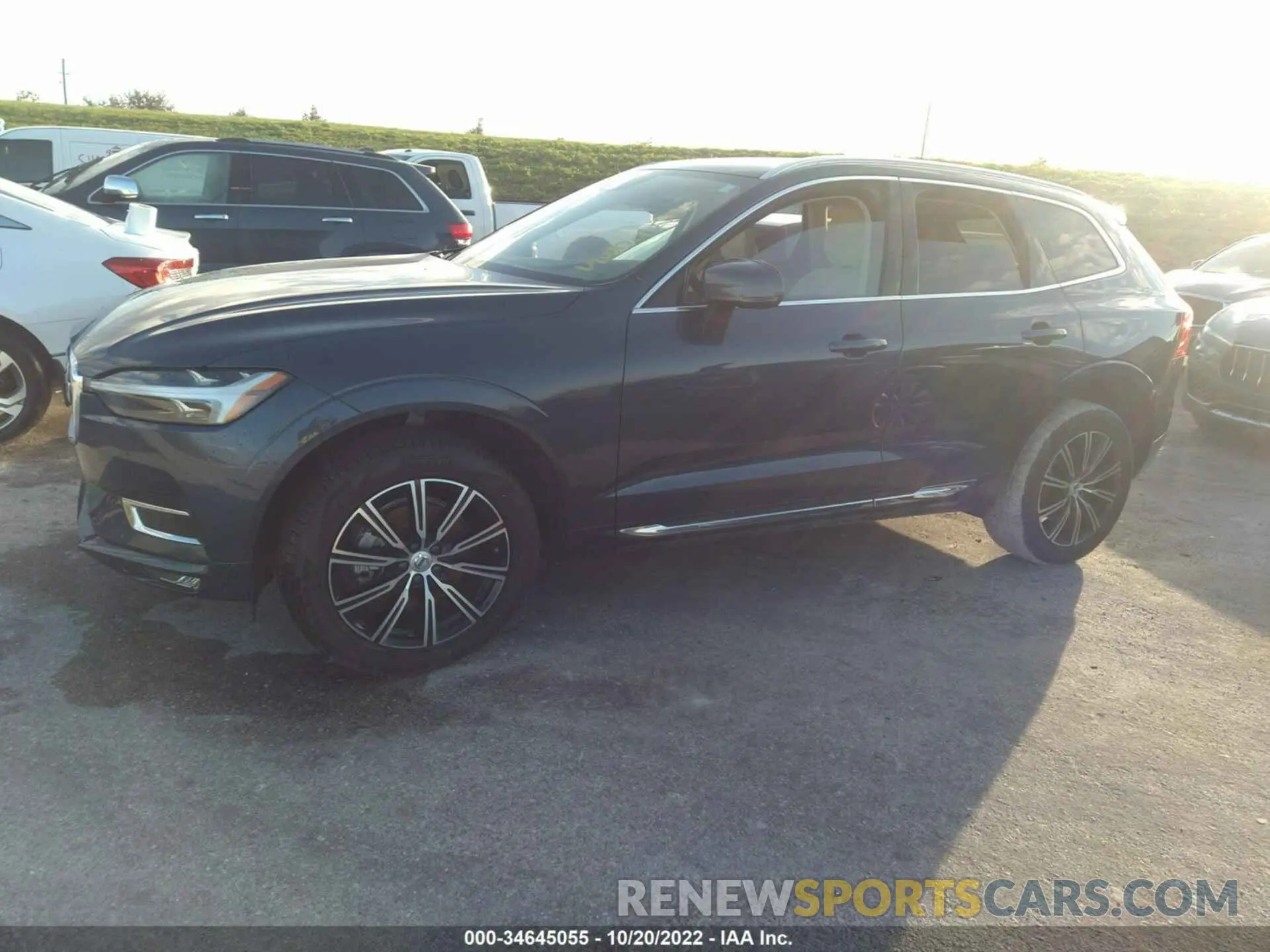 2 fotografías del automóvil dañado YV4102DL5M1841359 VOLVO XC60 2021