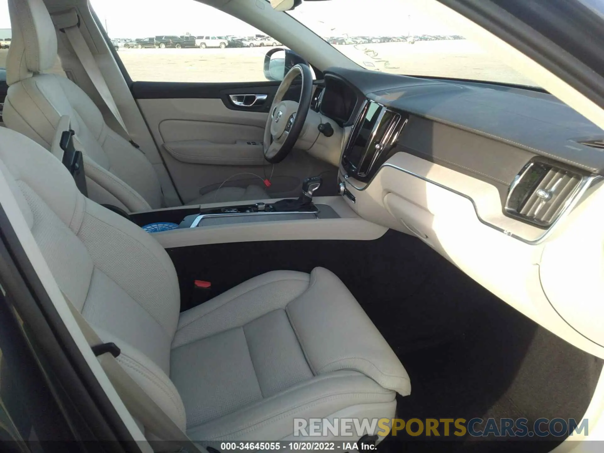 5 fotografías del automóvil dañado YV4102DL5M1841359 VOLVO XC60 2021