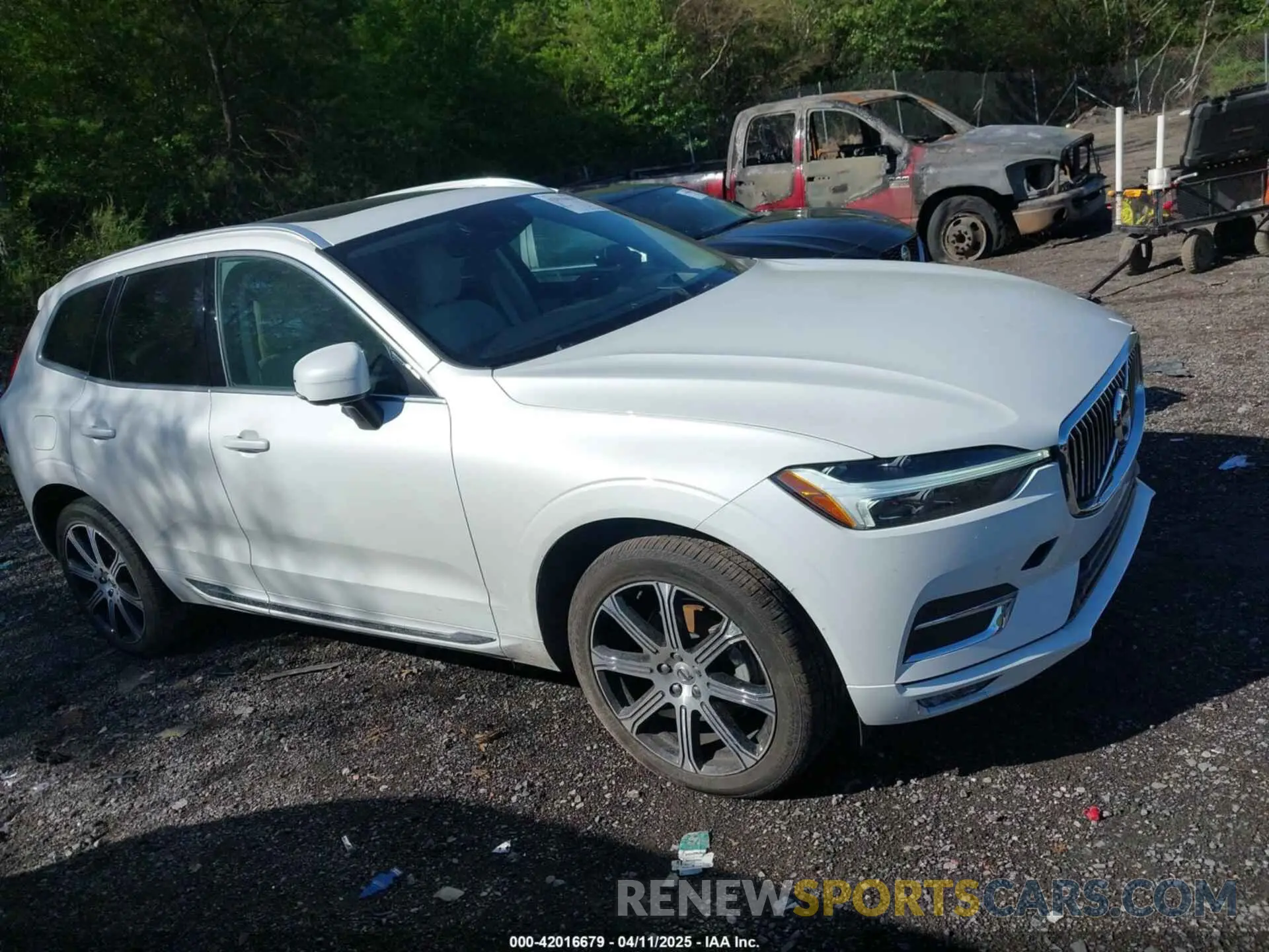 13 fotografías del automóvil dañado YV4102DL7M1814289 VOLVO XC60 2021