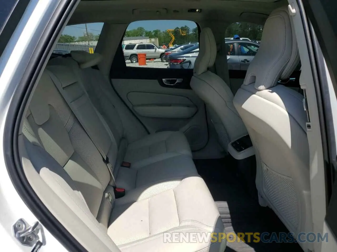 11 fotografías del automóvil dañado YV4102DL8M1688721 VOLVO XC60 2021