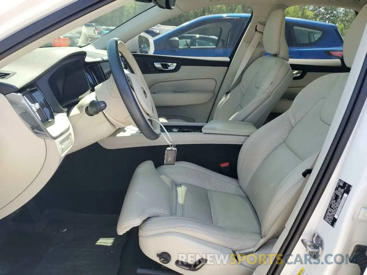 7 fotografías del automóvil dañado YV4102DL8M1688721 VOLVO XC60 2021