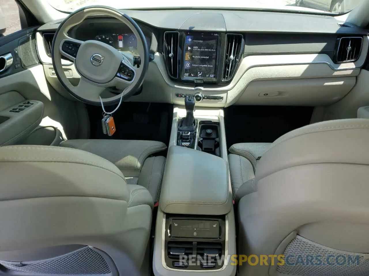 8 fotografías del automóvil dañado YV4102DL8M1688721 VOLVO XC60 2021