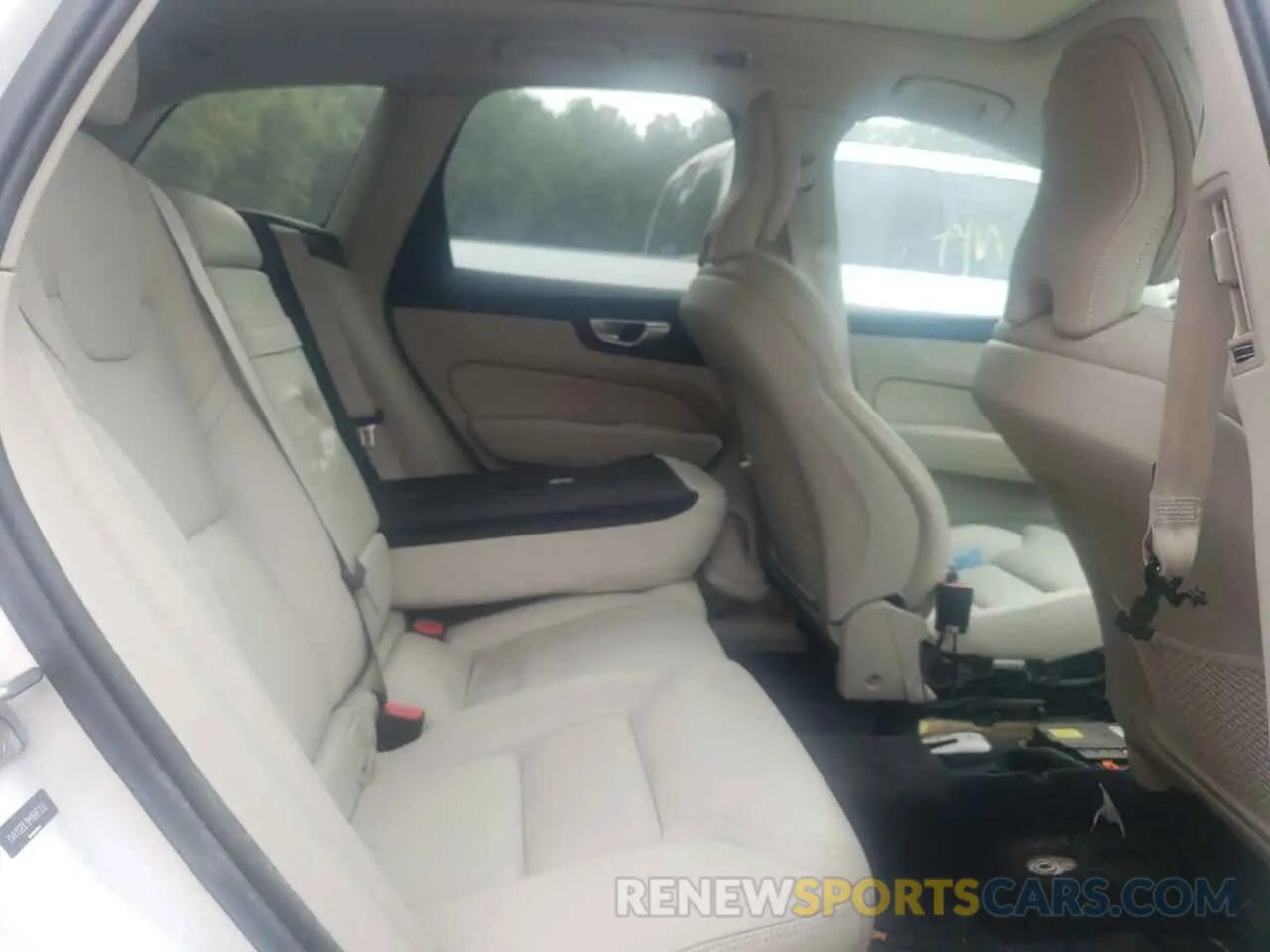 6 fotografías del automóvil dañado YV4102DL9M1686332 VOLVO XC60 2021