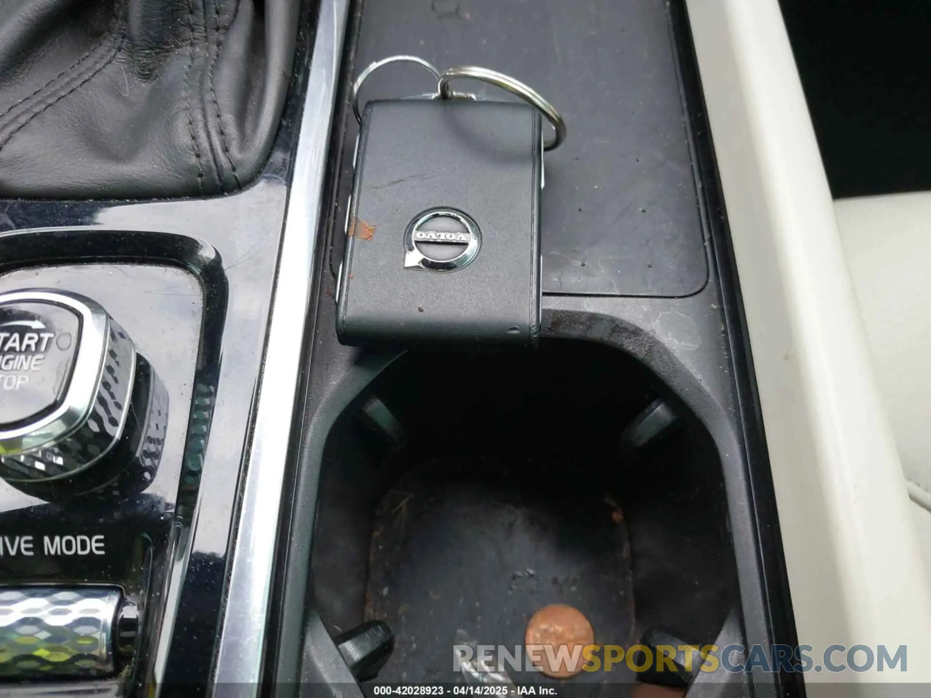 11 fotografías del automóvil dañado YV4102RK0M1738057 VOLVO XC60 2021