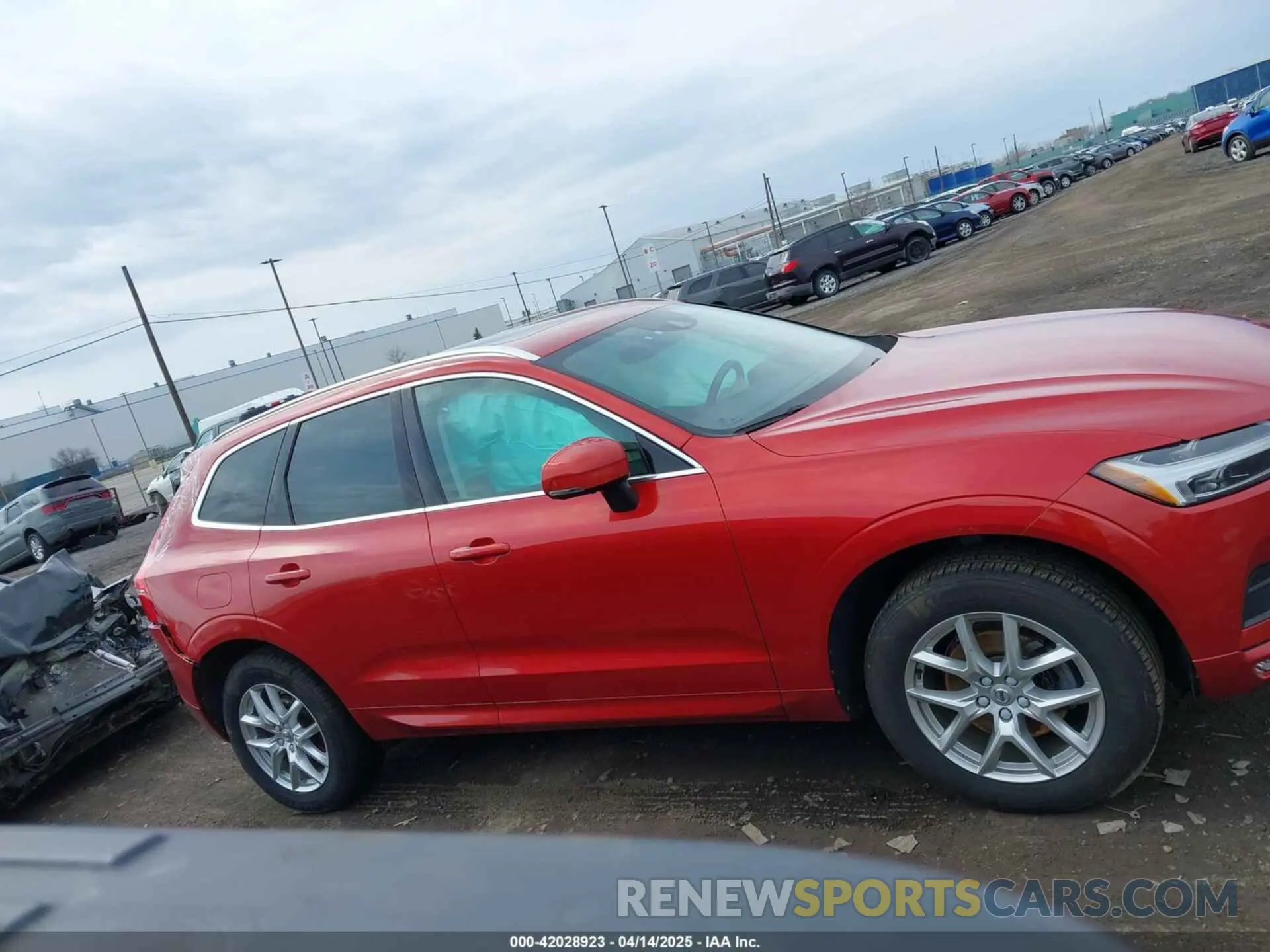 13 fotografías del automóvil dañado YV4102RK0M1738057 VOLVO XC60 2021