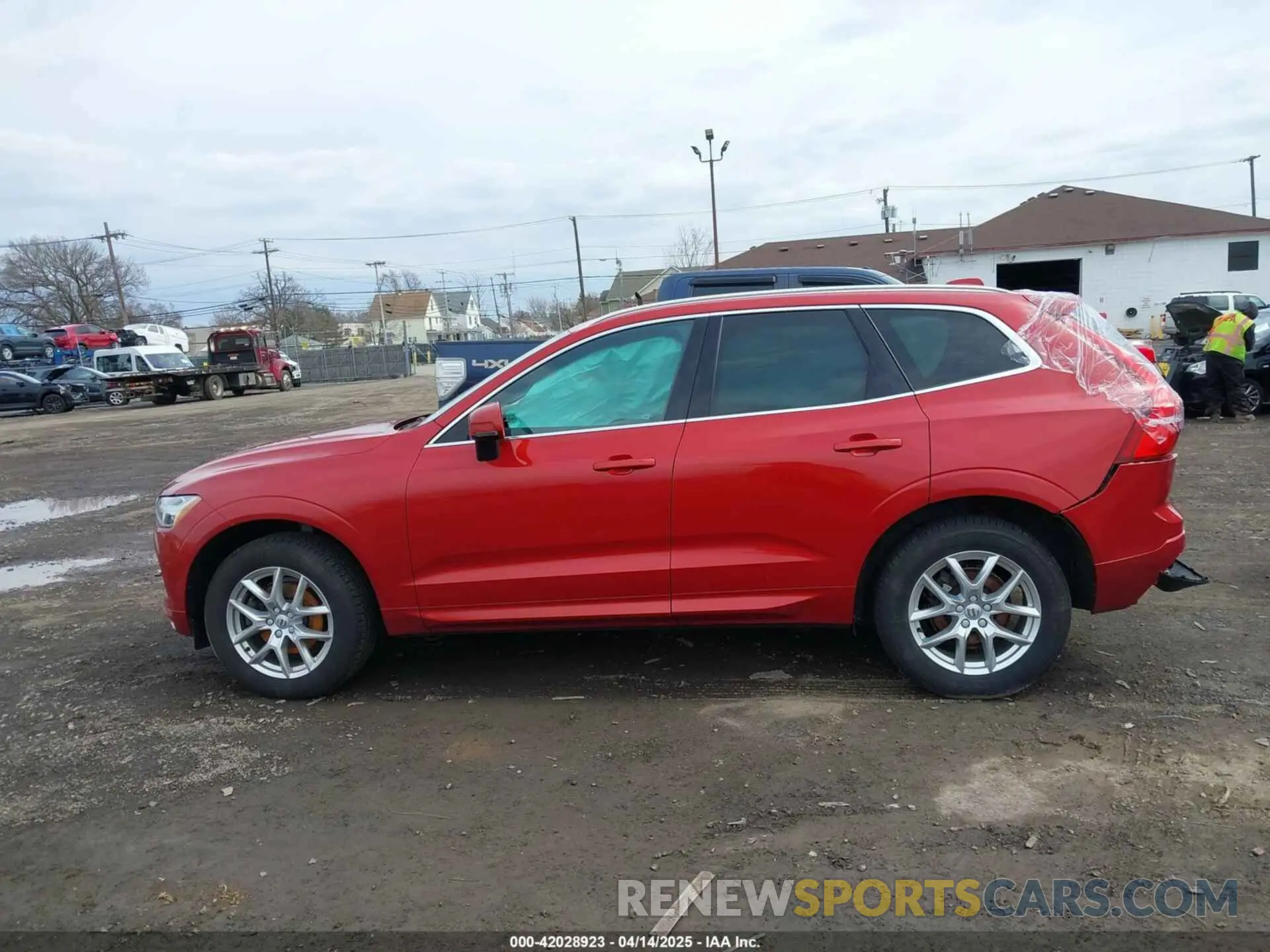 14 fotografías del automóvil dañado YV4102RK0M1738057 VOLVO XC60 2021