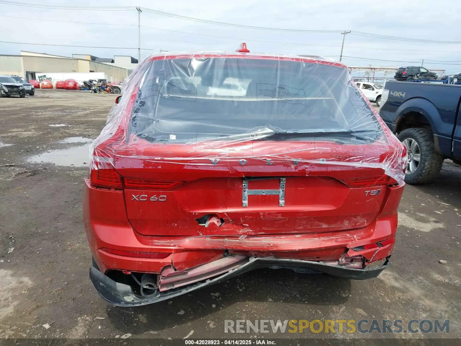 16 fotografías del automóvil dañado YV4102RK0M1738057 VOLVO XC60 2021