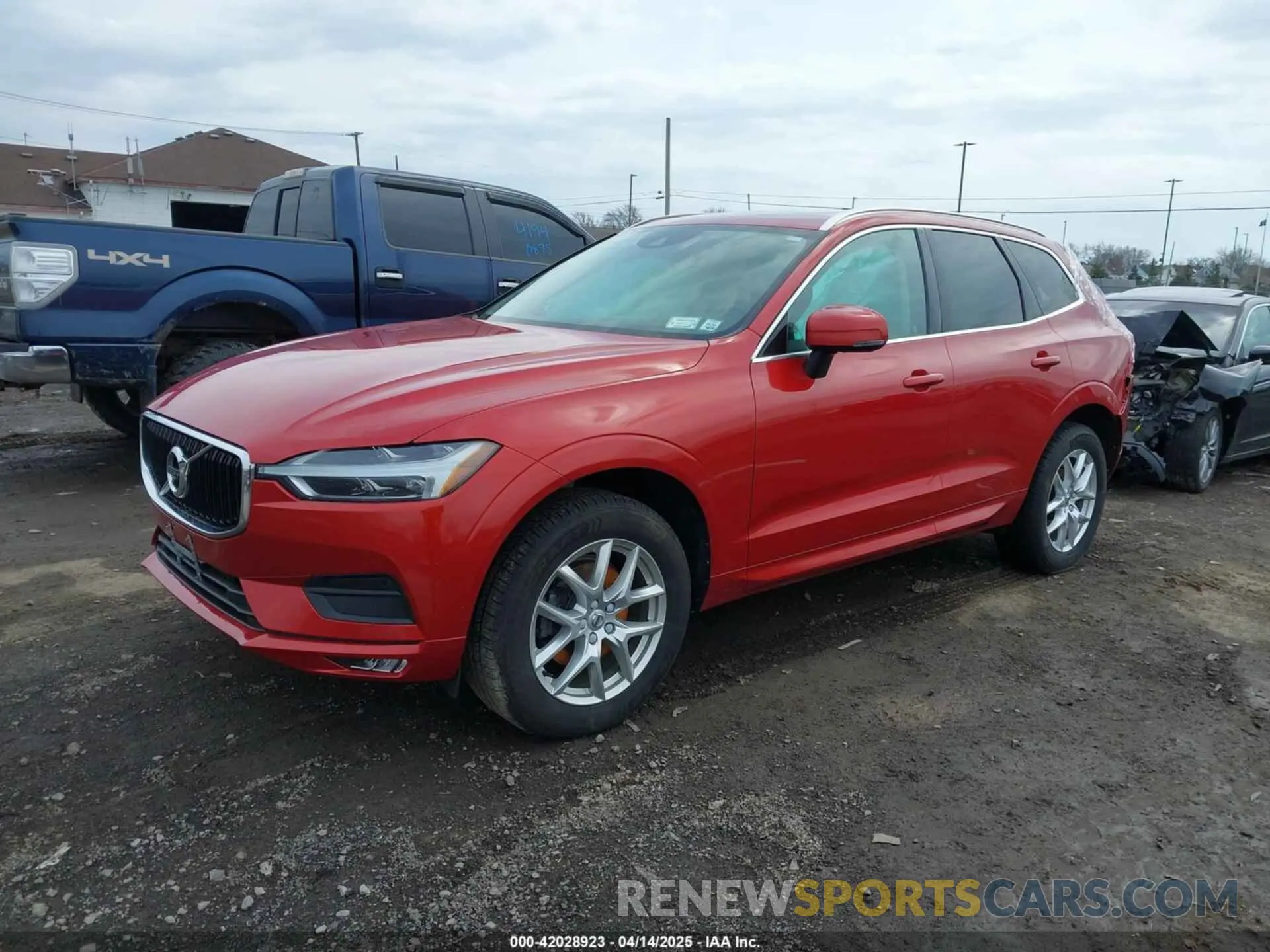 2 fotografías del automóvil dañado YV4102RK0M1738057 VOLVO XC60 2021