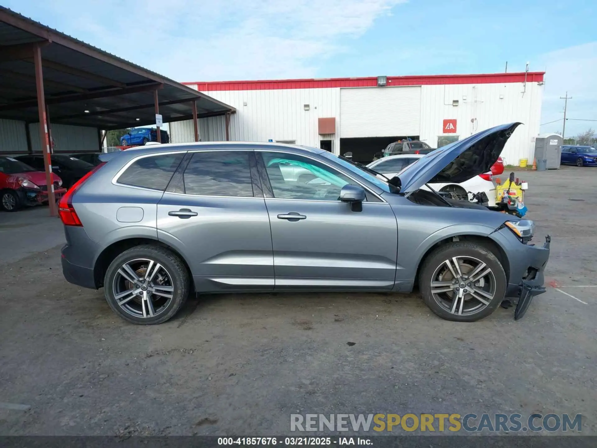 14 fotografías del automóvil dañado YV4102RK1M1715757 VOLVO XC60 2021