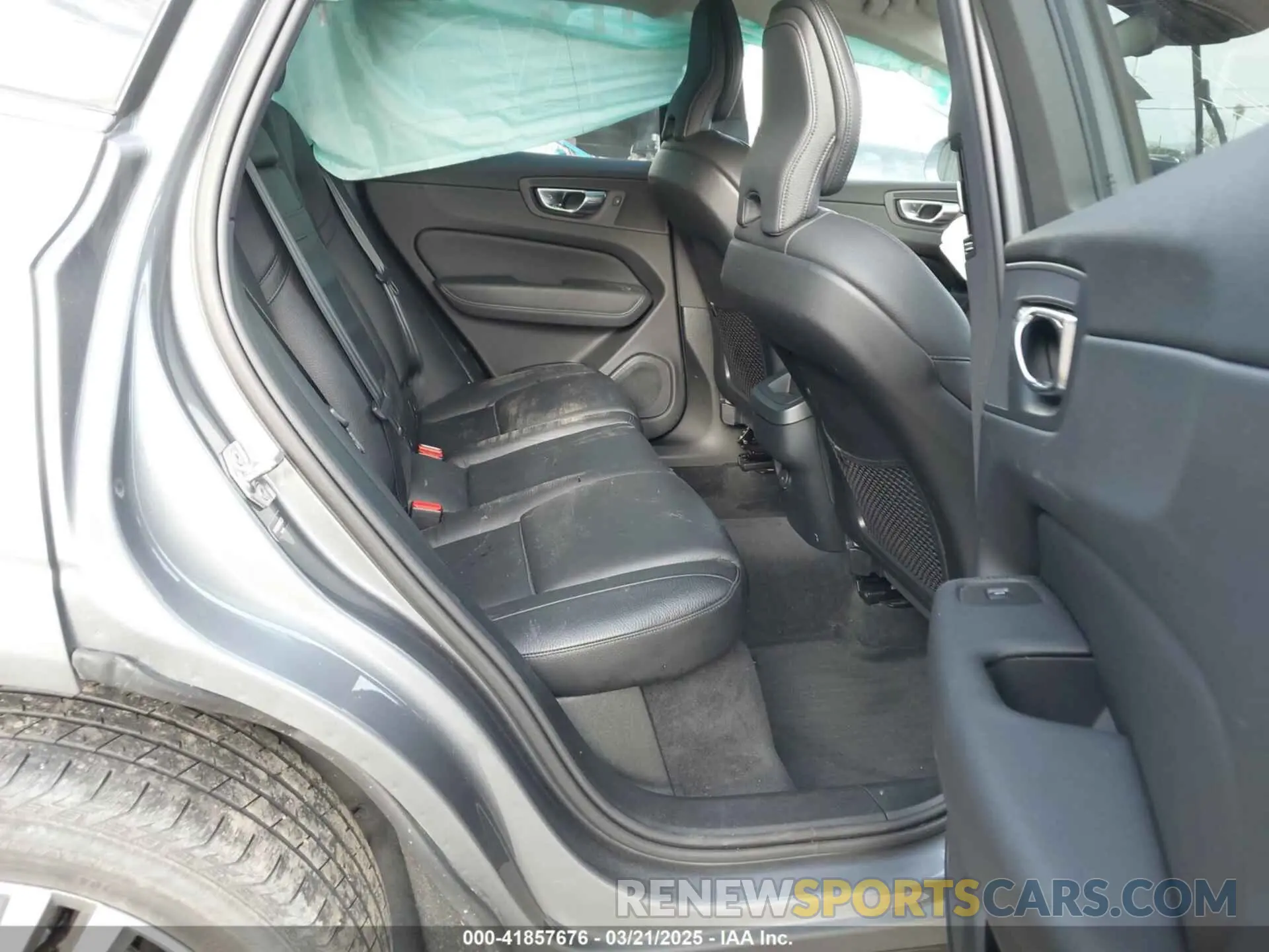 8 fotografías del automóvil dañado YV4102RK1M1715757 VOLVO XC60 2021