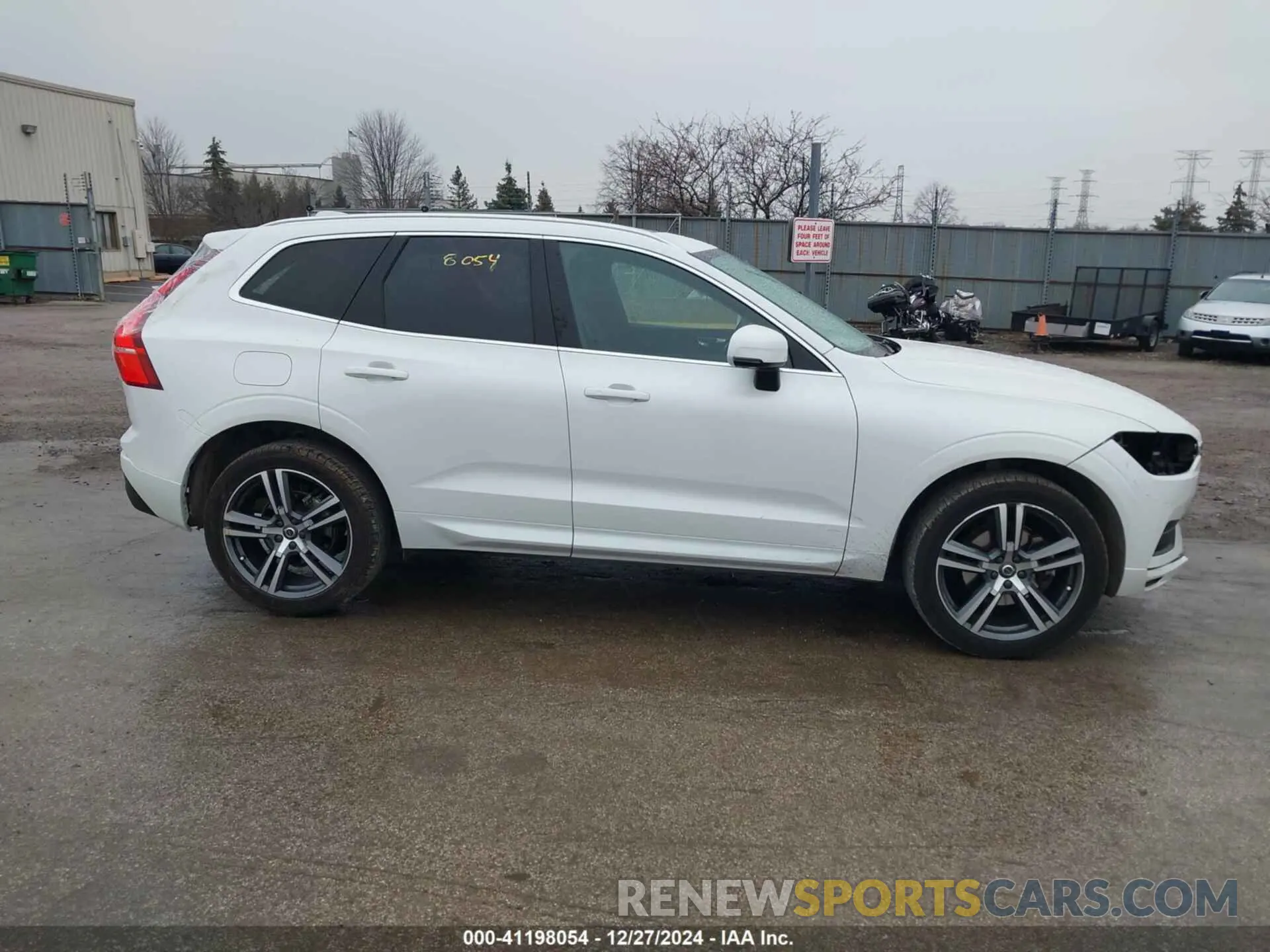 13 fotografías del automóvil dañado YV4102RK1M1804549 VOLVO XC60 2021