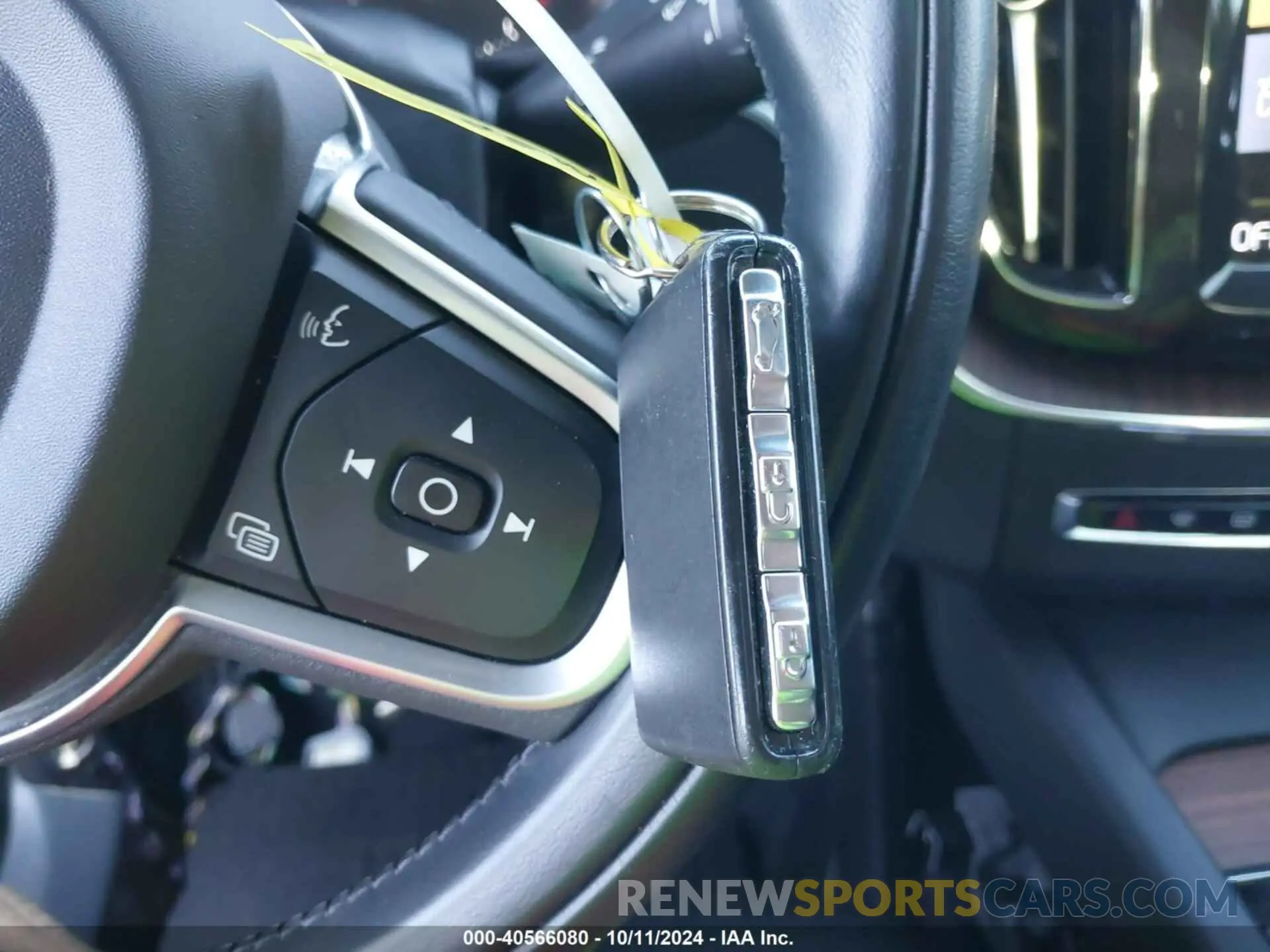 11 fotografías del automóvil dañado YV4102RK1M1810898 VOLVO XC60 2021