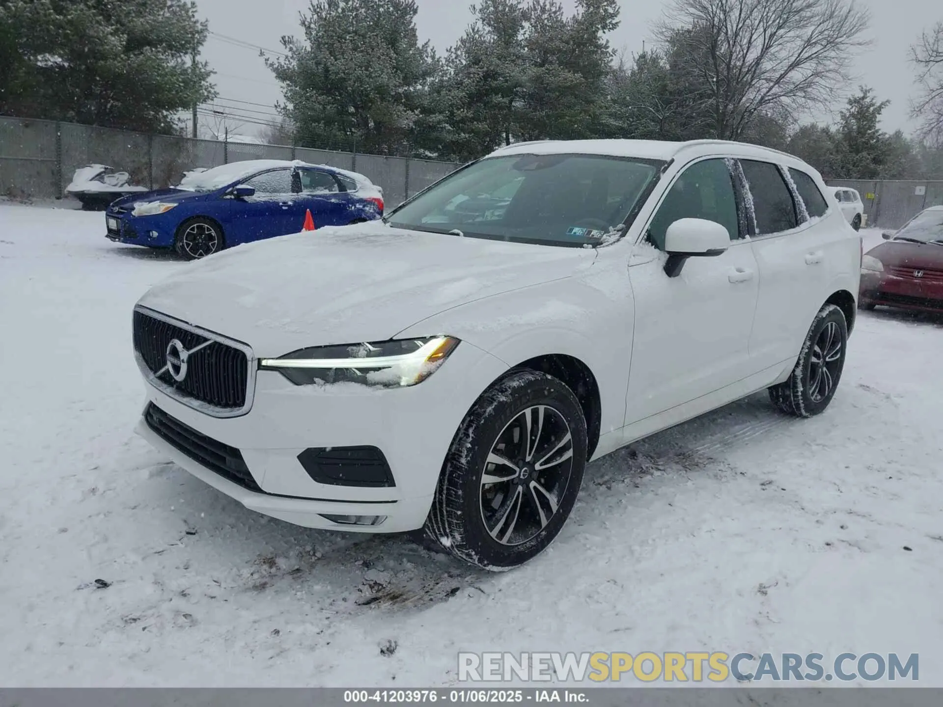 2 fotografías del automóvil dañado YV4102RK1M1882118 VOLVO XC60 2021