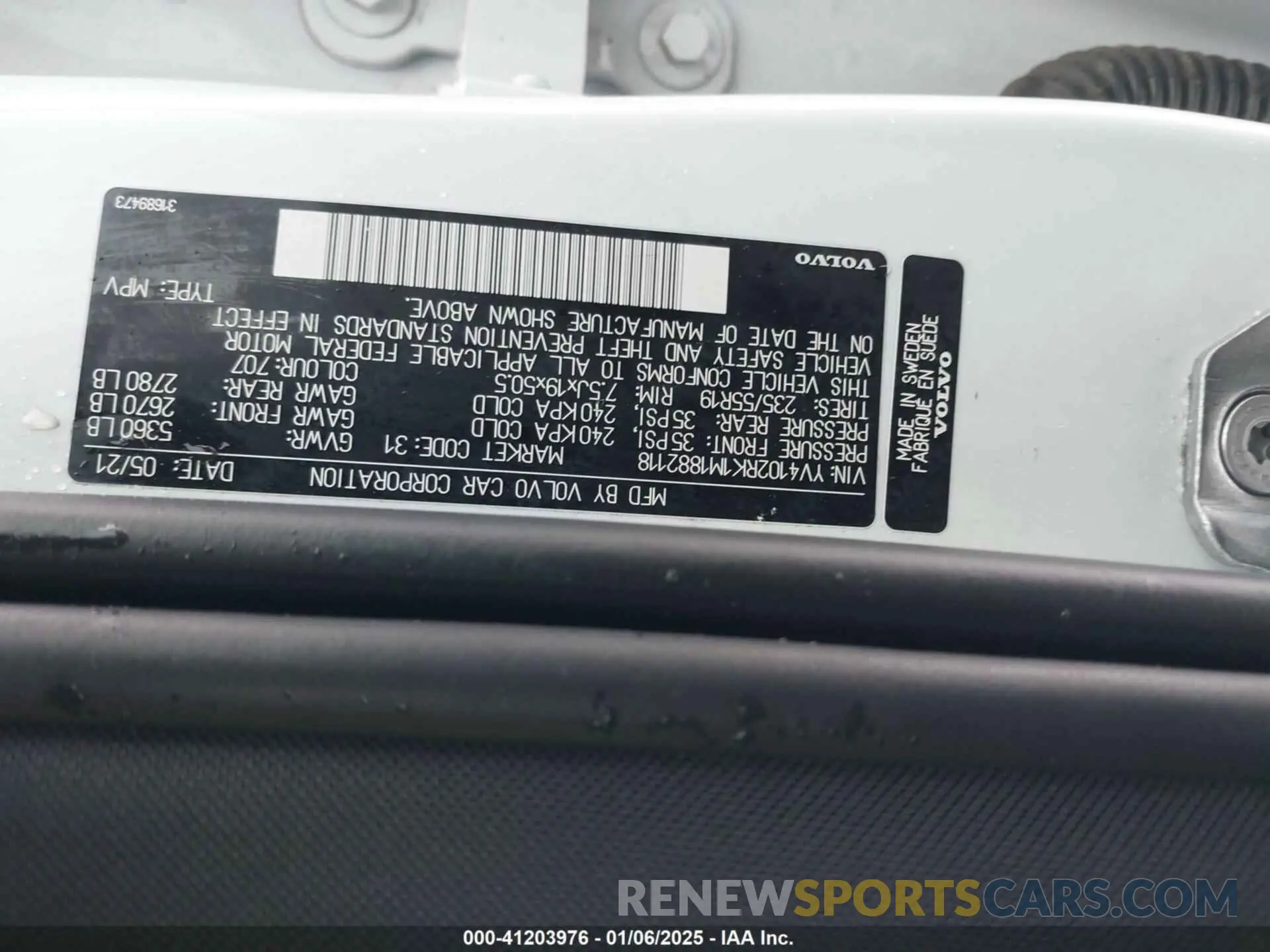 9 fotografías del automóvil dañado YV4102RK1M1882118 VOLVO XC60 2021
