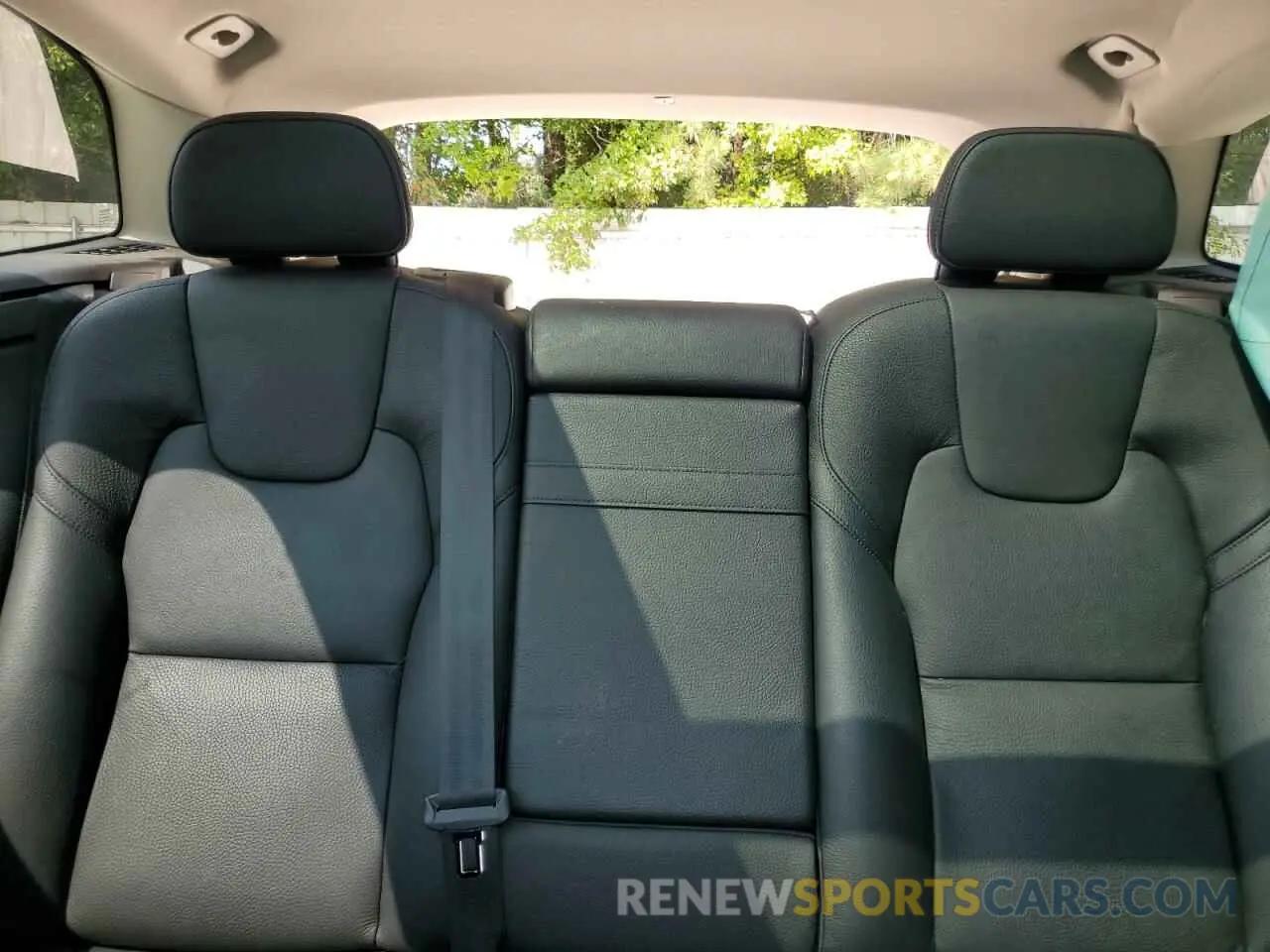 10 fotografías del automóvil dañado YV4102RK3M1809932 VOLVO XC60 2021