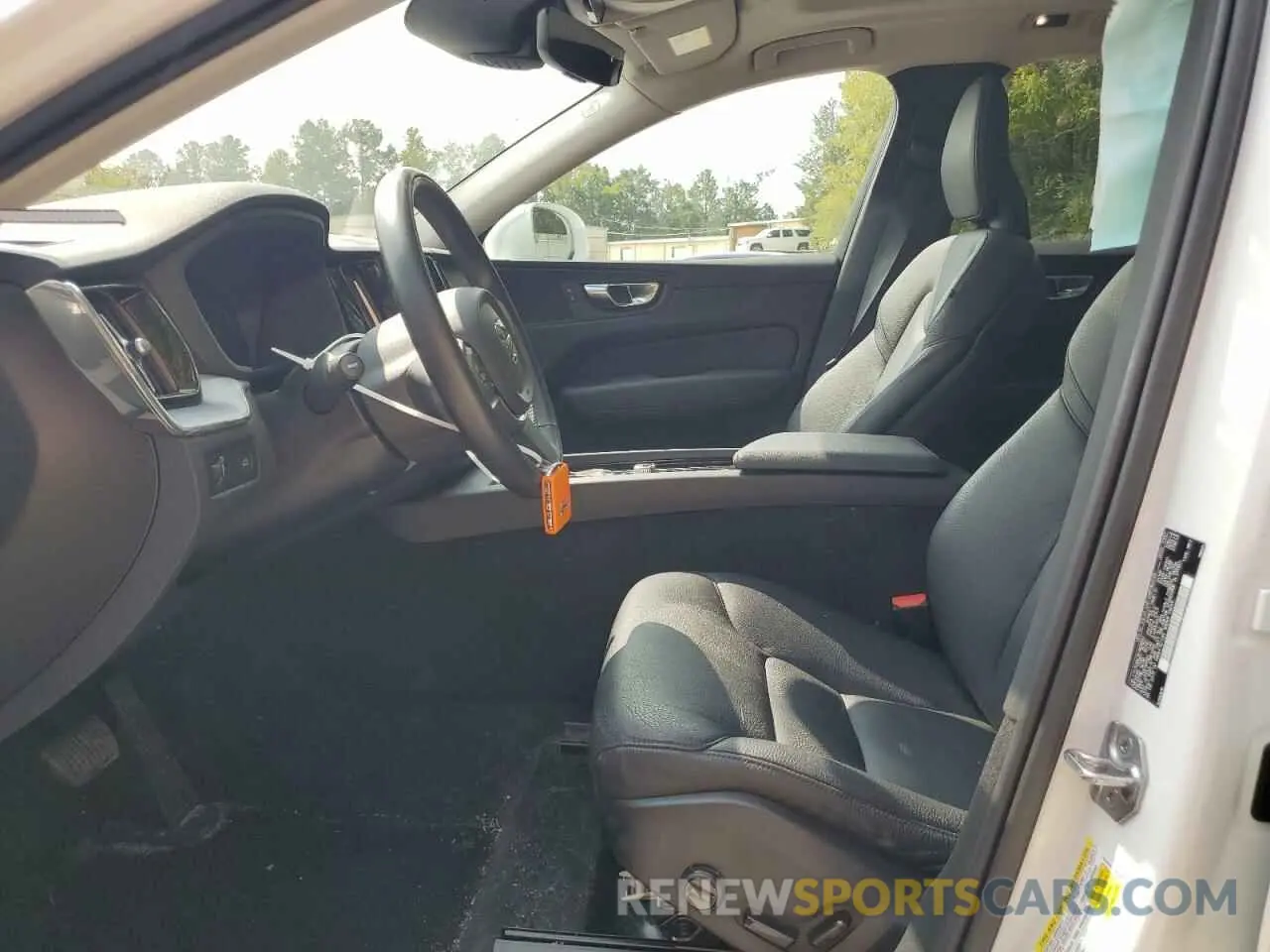 7 fotografías del automóvil dañado YV4102RK3M1809932 VOLVO XC60 2021