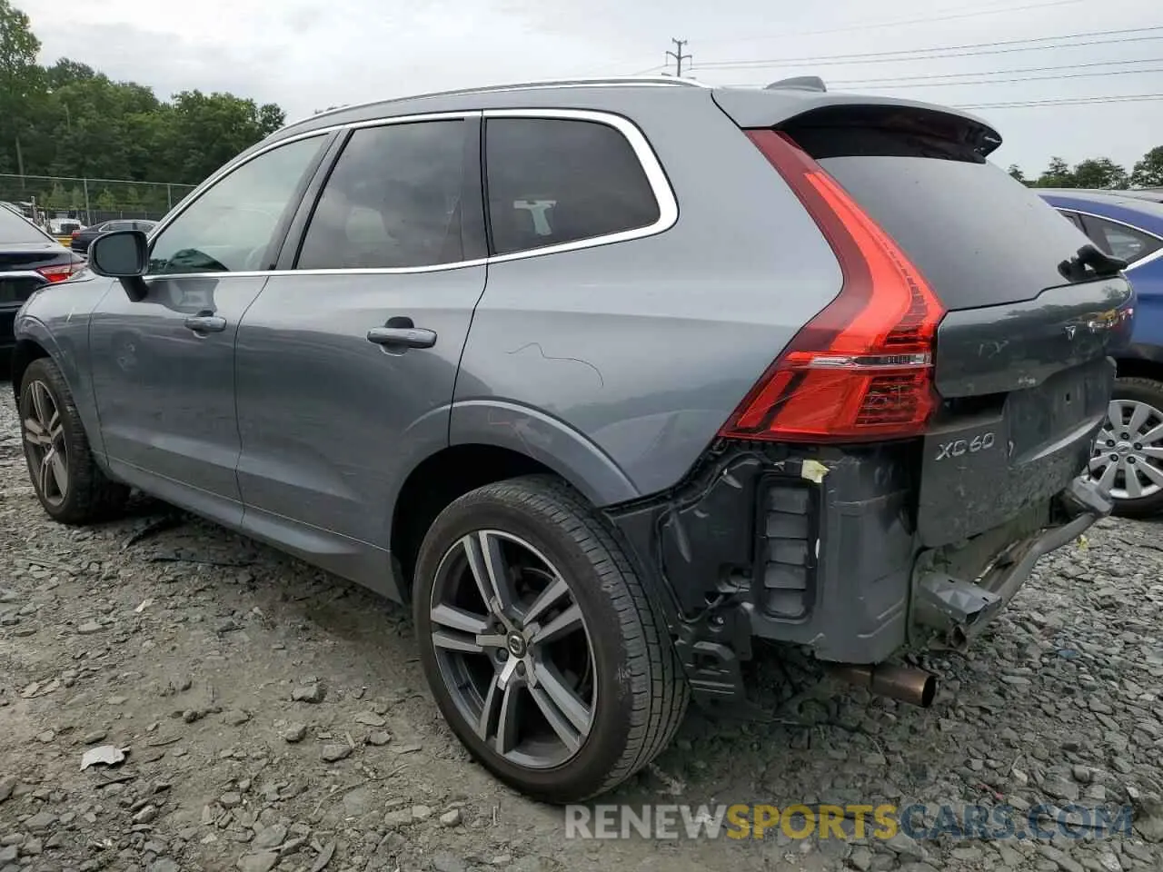 2 fotografías del automóvil dañado YV4102RK4M1740149 VOLVO XC60 2021