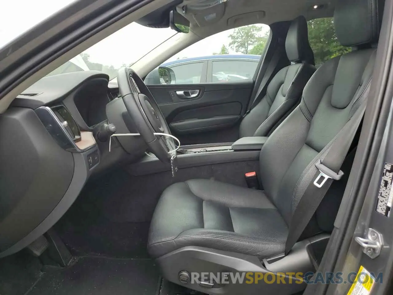 7 fotografías del automóvil dañado YV4102RK4M1740149 VOLVO XC60 2021