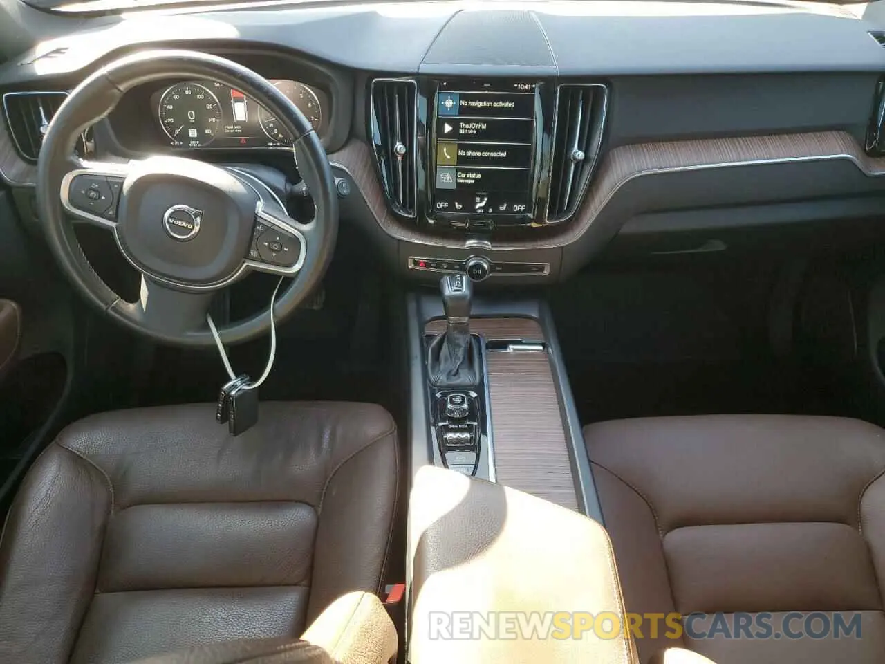 8 fotografías del automóvil dañado YV4102RK5M1860882 VOLVO XC60 2021