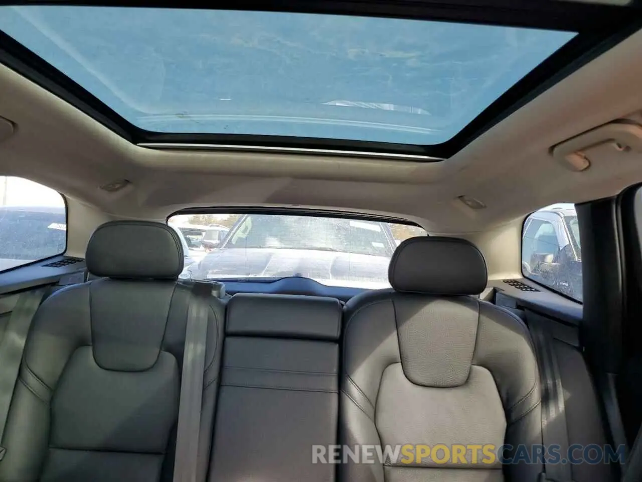 10 fotografías del automóvil dañado YV4102RK7M1875500 VOLVO XC60 2021