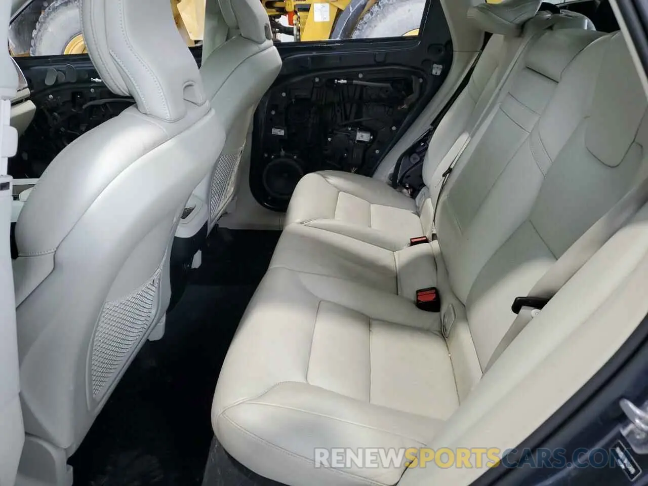 11 fotografías del automóvil dañado YV4102RK9M1684919 VOLVO XC60 2021