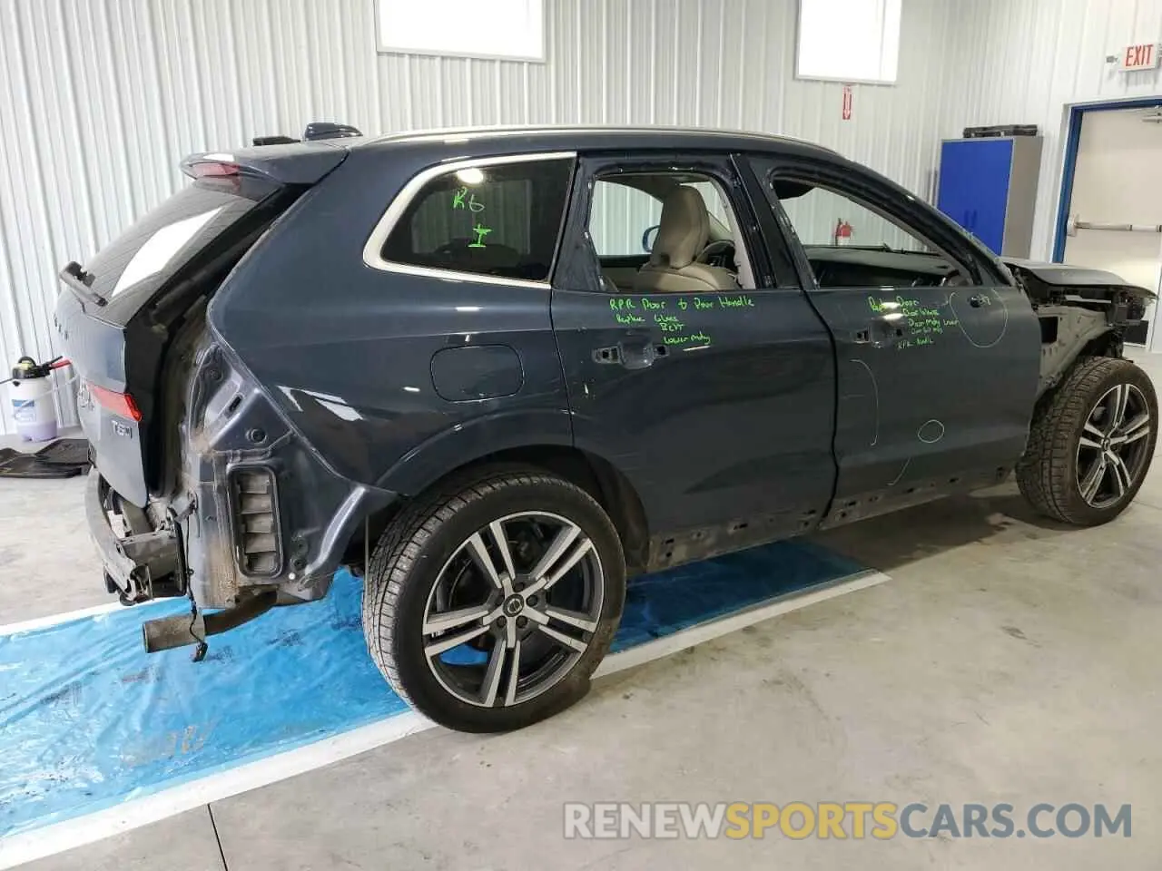 3 fotografías del automóvil dañado YV4102RK9M1684919 VOLVO XC60 2021