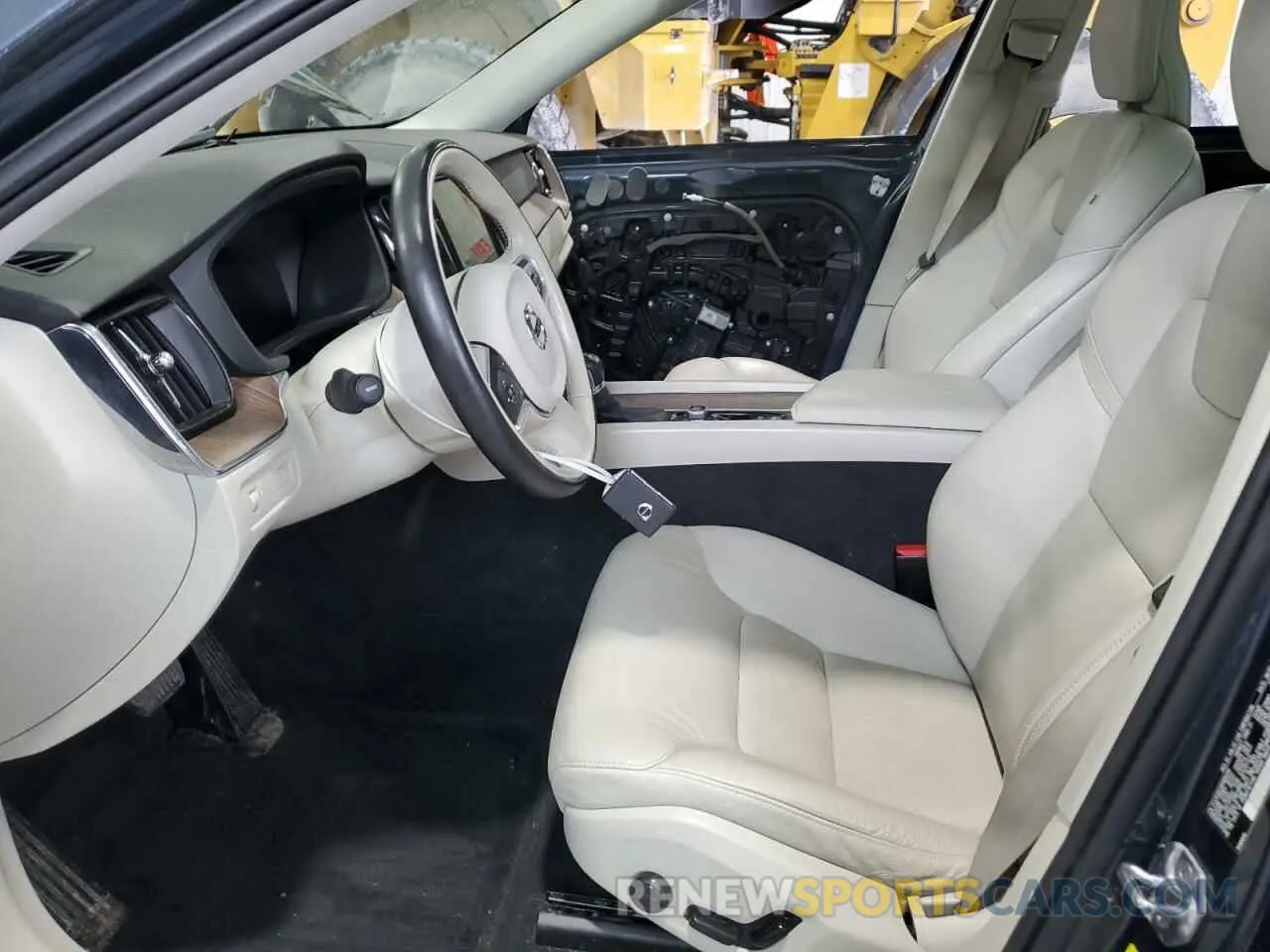 7 fotografías del automóvil dañado YV4102RK9M1684919 VOLVO XC60 2021