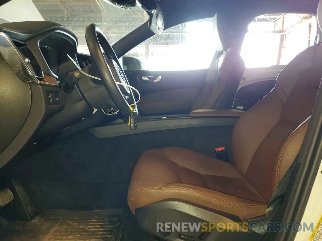 7 fotografías del automóvil dañado YV4102RK9M1741670 VOLVO XC60 2021