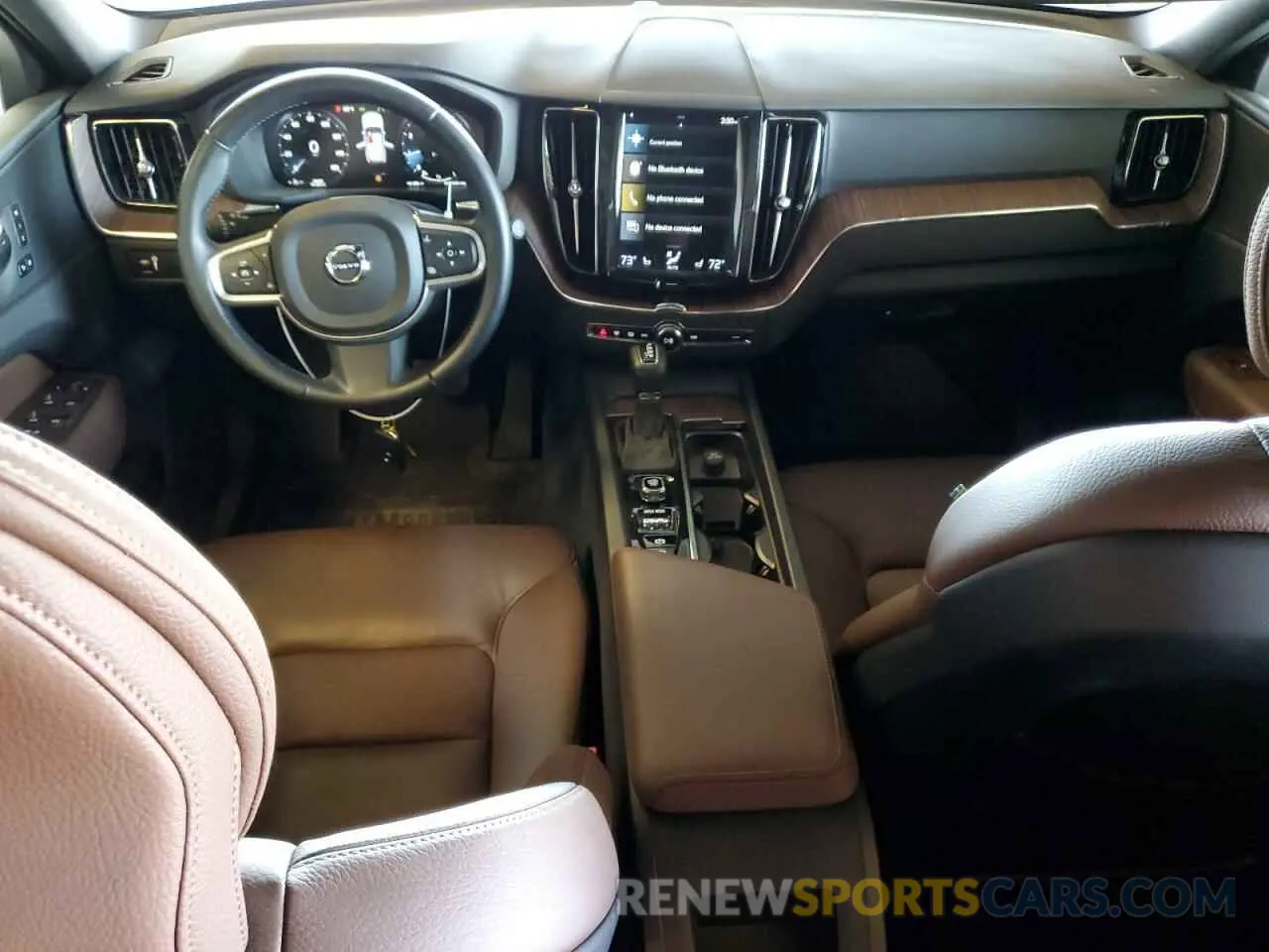 8 fotografías del automóvil dañado YV4102RK9M1741670 VOLVO XC60 2021
