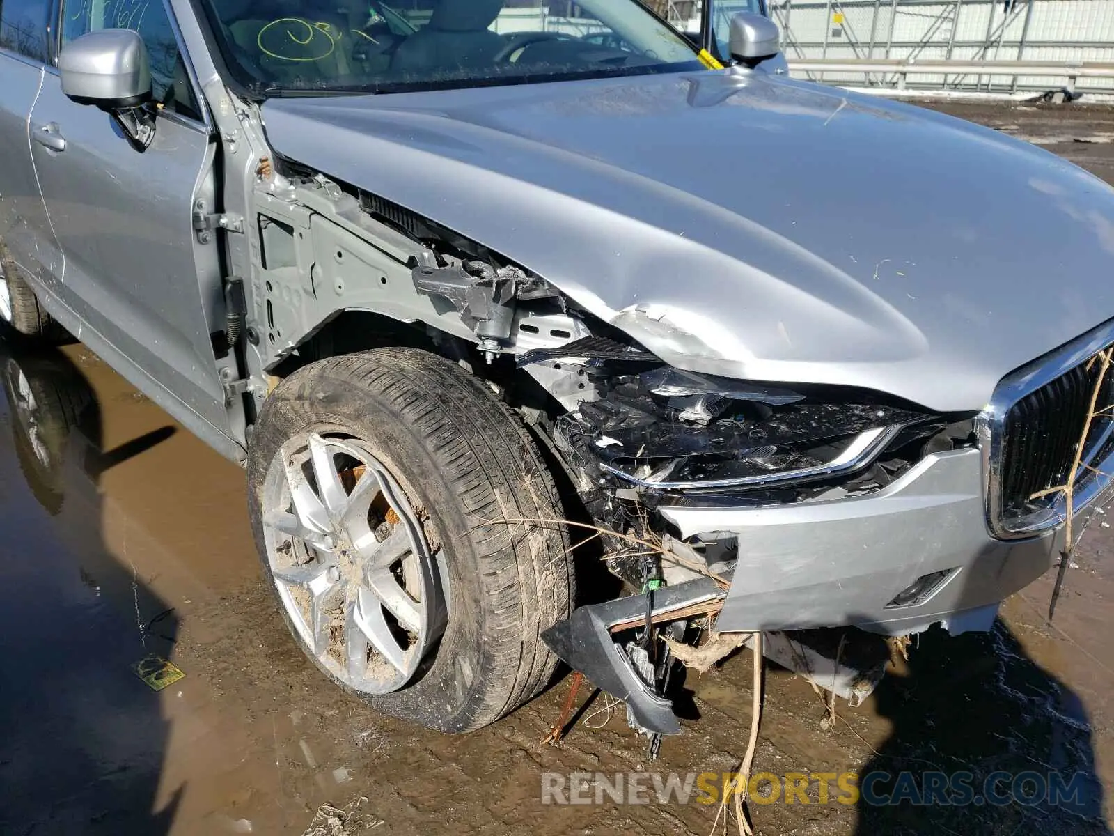 9 fotografías del automóvil dañado YV4102RKXM1738552 VOLVO XC60 2021
