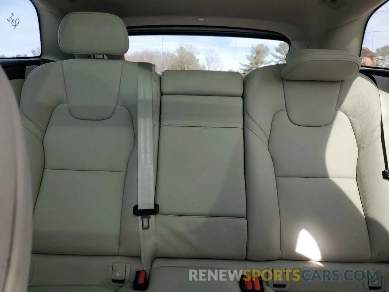 10 fotografías del automóvil dañado YV4102RKXM1822323 VOLVO XC60 2021