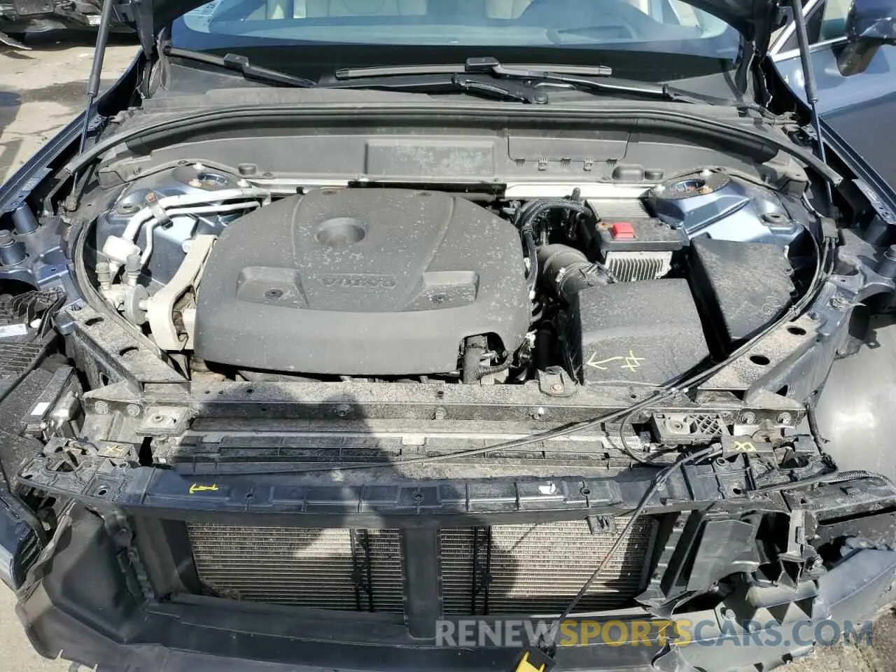 12 fotografías del automóvil dañado YV4102RKXM1822323 VOLVO XC60 2021